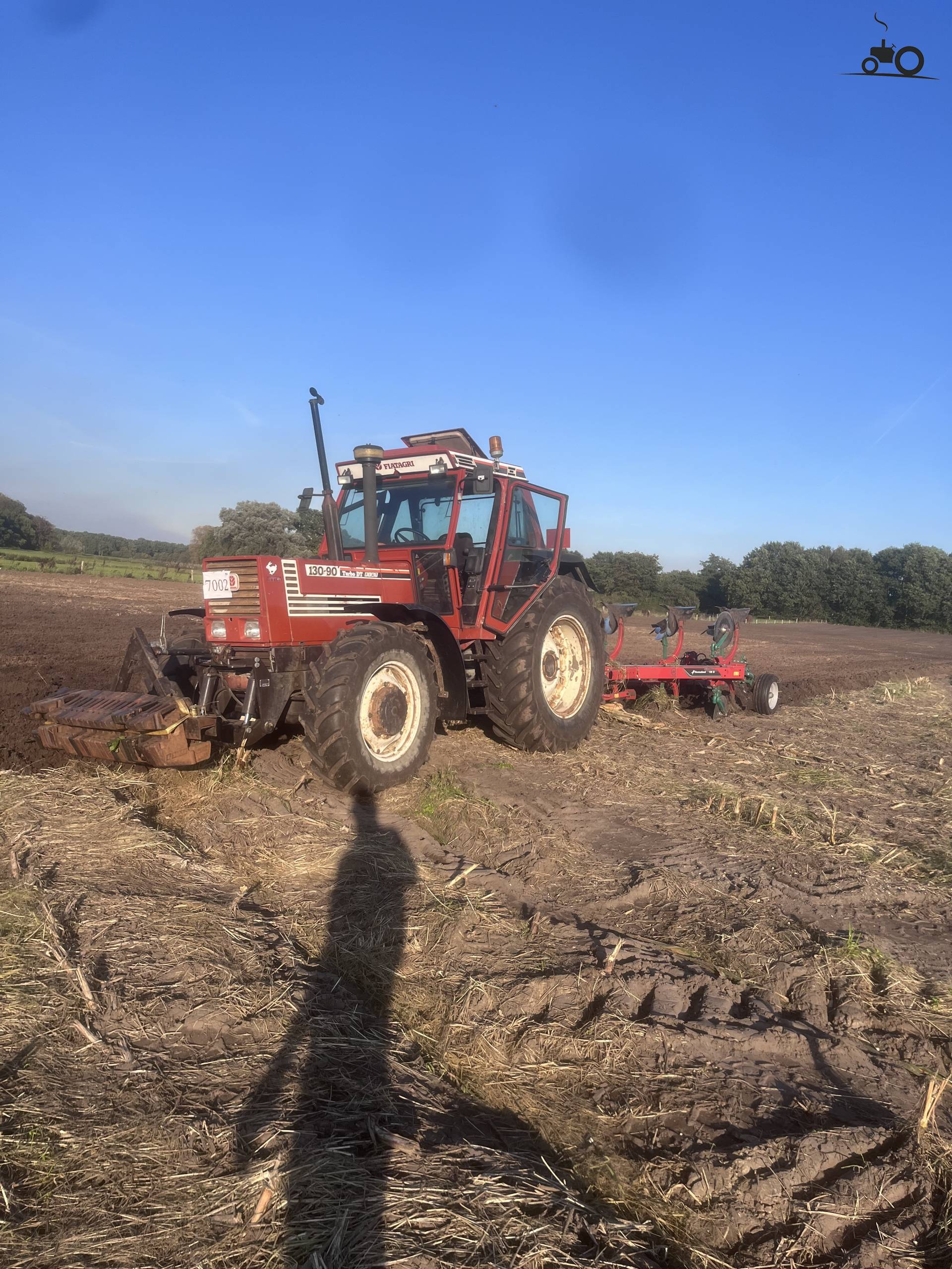 Fiat 130 90 tractor met Kverneland ploeg