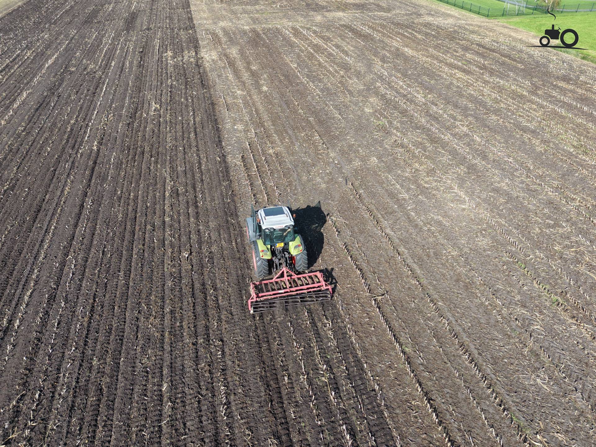 Claas Axos 340 maïsland losmaken in Gieterse polder