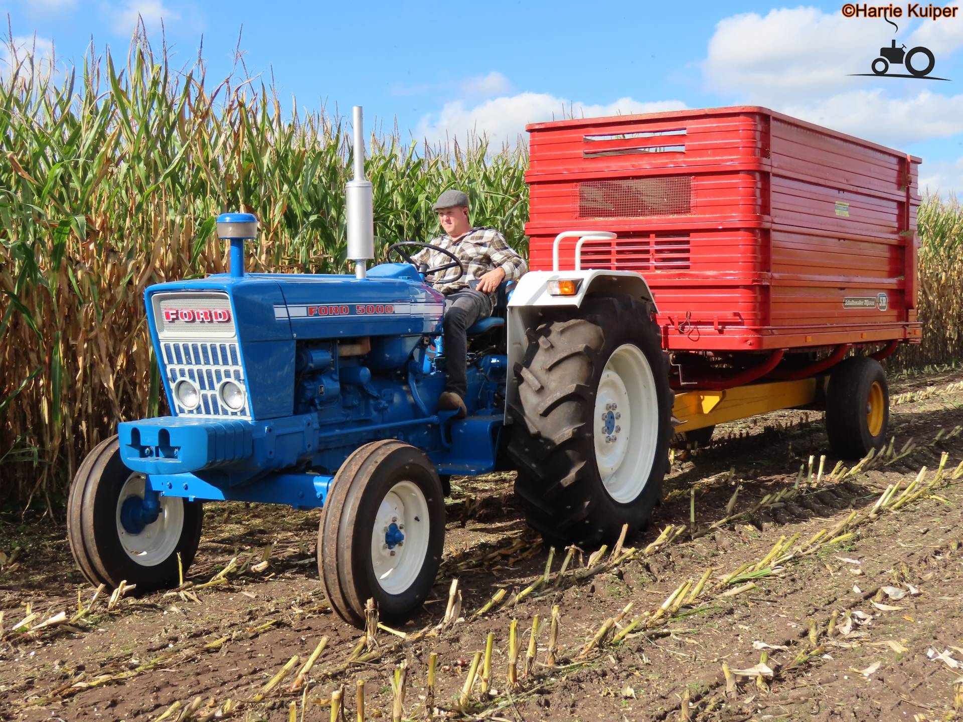 Ford 5000 tractor bij Oldtimer maishakselen Dalen
