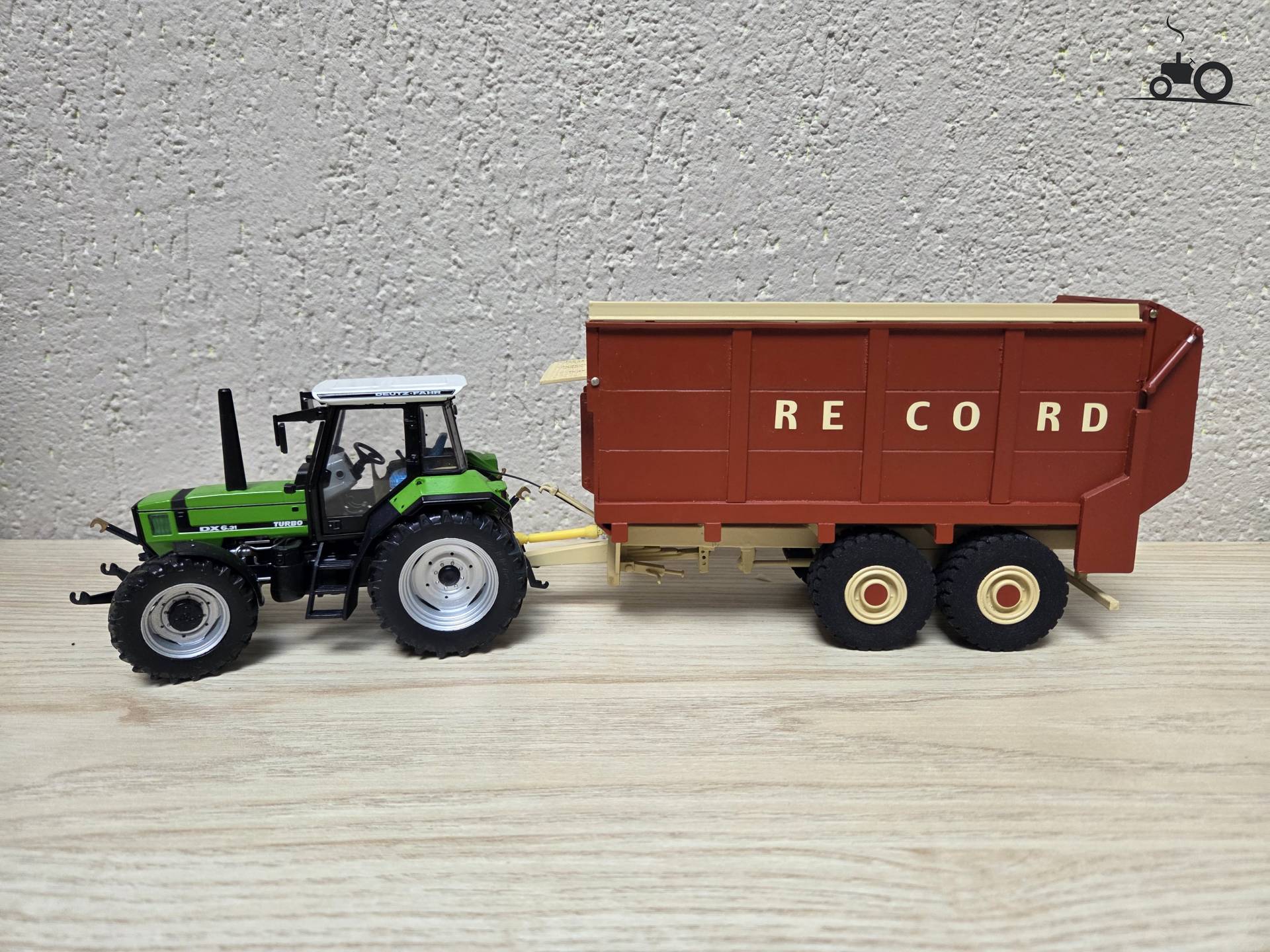 Deutz DX 6.31 met RECORD silage wagen
