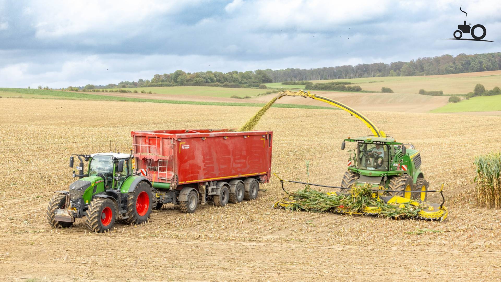 John Deere 9900i met Fendt 728 en Krampe oplegger