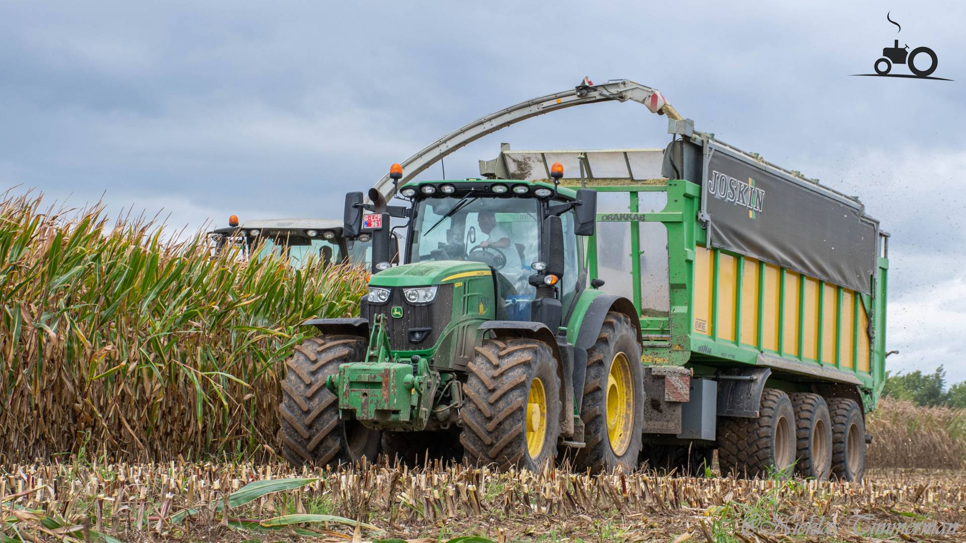 Maïs hakselen met Claas Jaguar en John Deere 6R