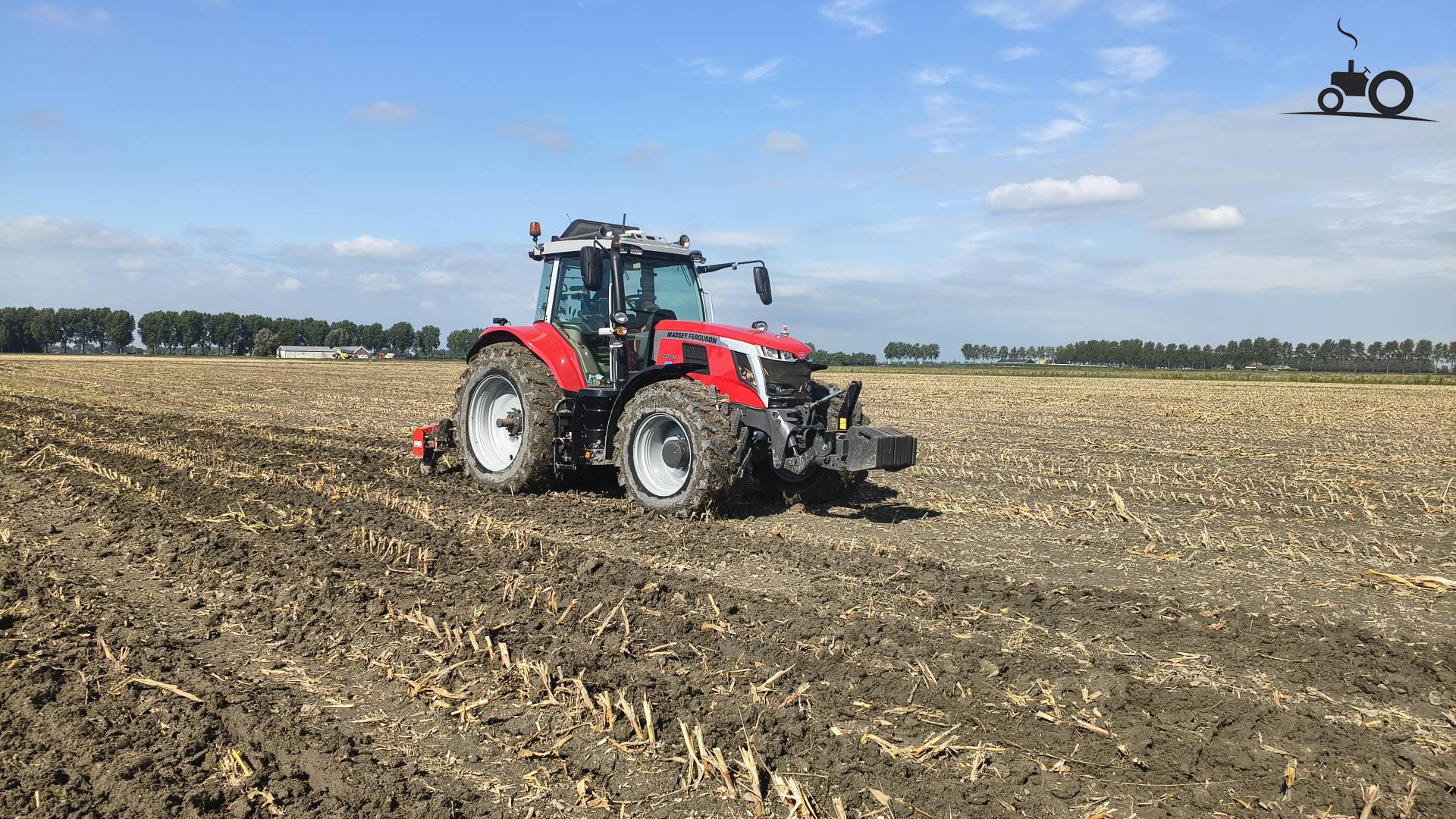 Massey Ferguson 7S.190 op landbouwgrond