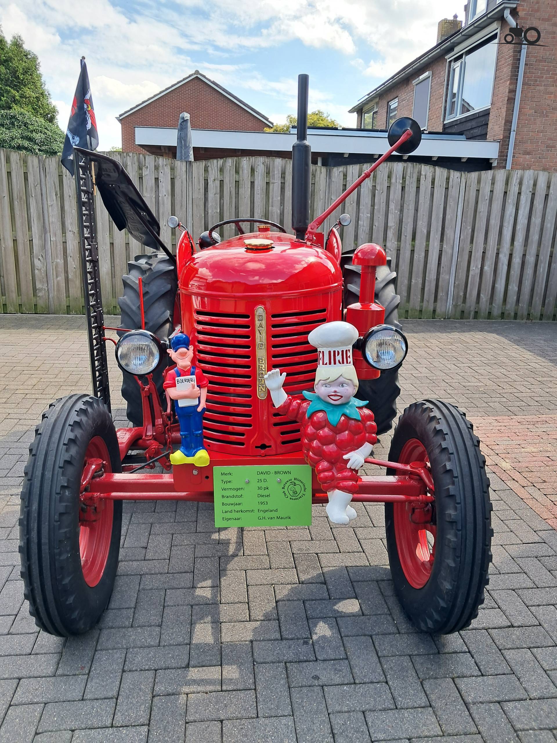 David Brown 25 D met maaibalk, eigenaar Gerbe van Maurik