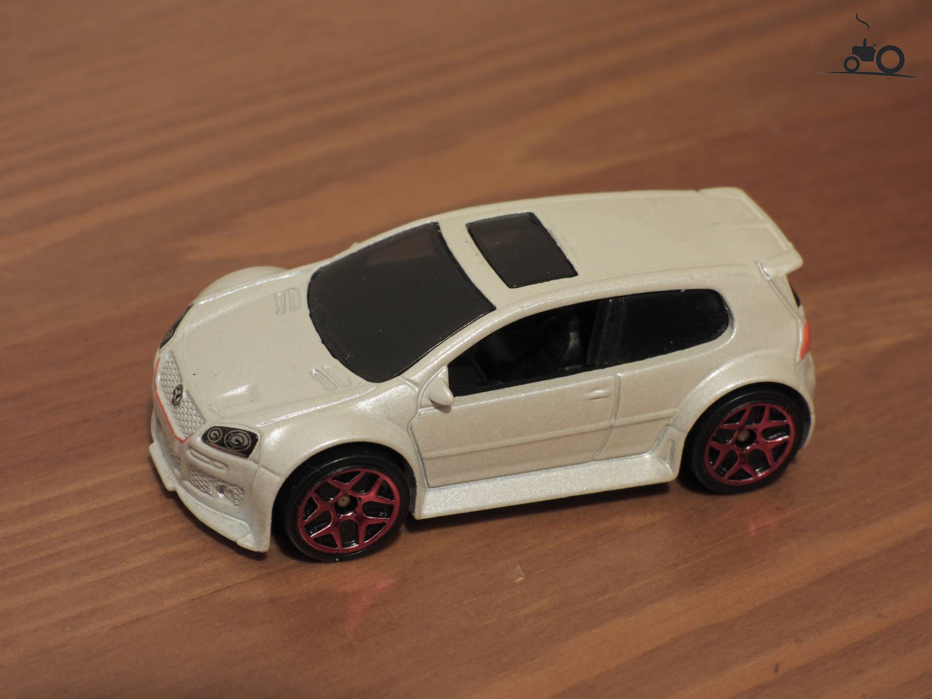 Volkswagen Golf GTI van Hot Wheels.