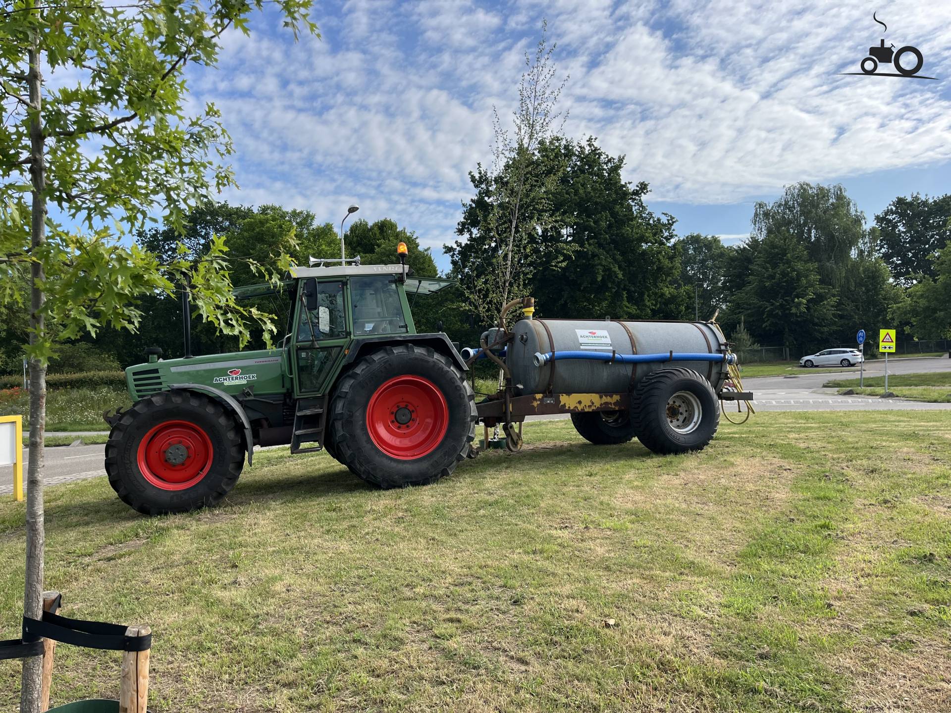 Bomen water geven met Fendt Farmer 312 LSA