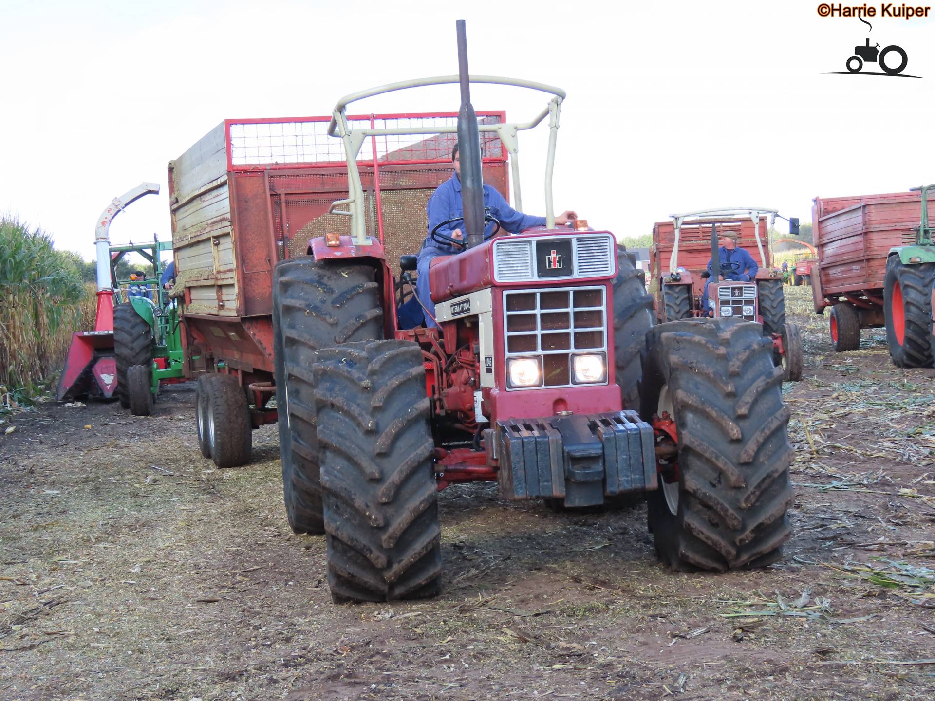 International 1046 at Oldtimer Maishakselen Dalen