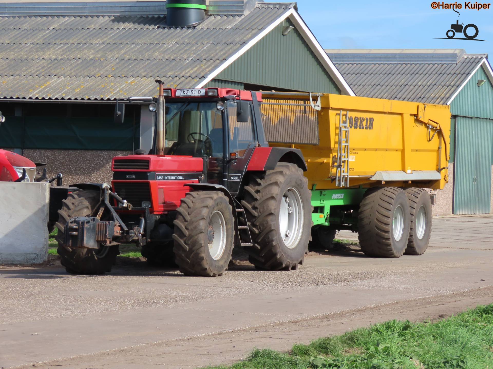 Case International 1455XL met Joskin kipper