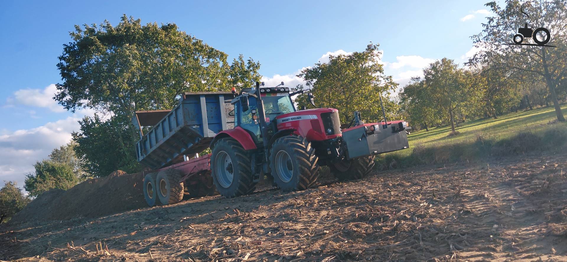 Massey Ferguson 7495 met Record dumper