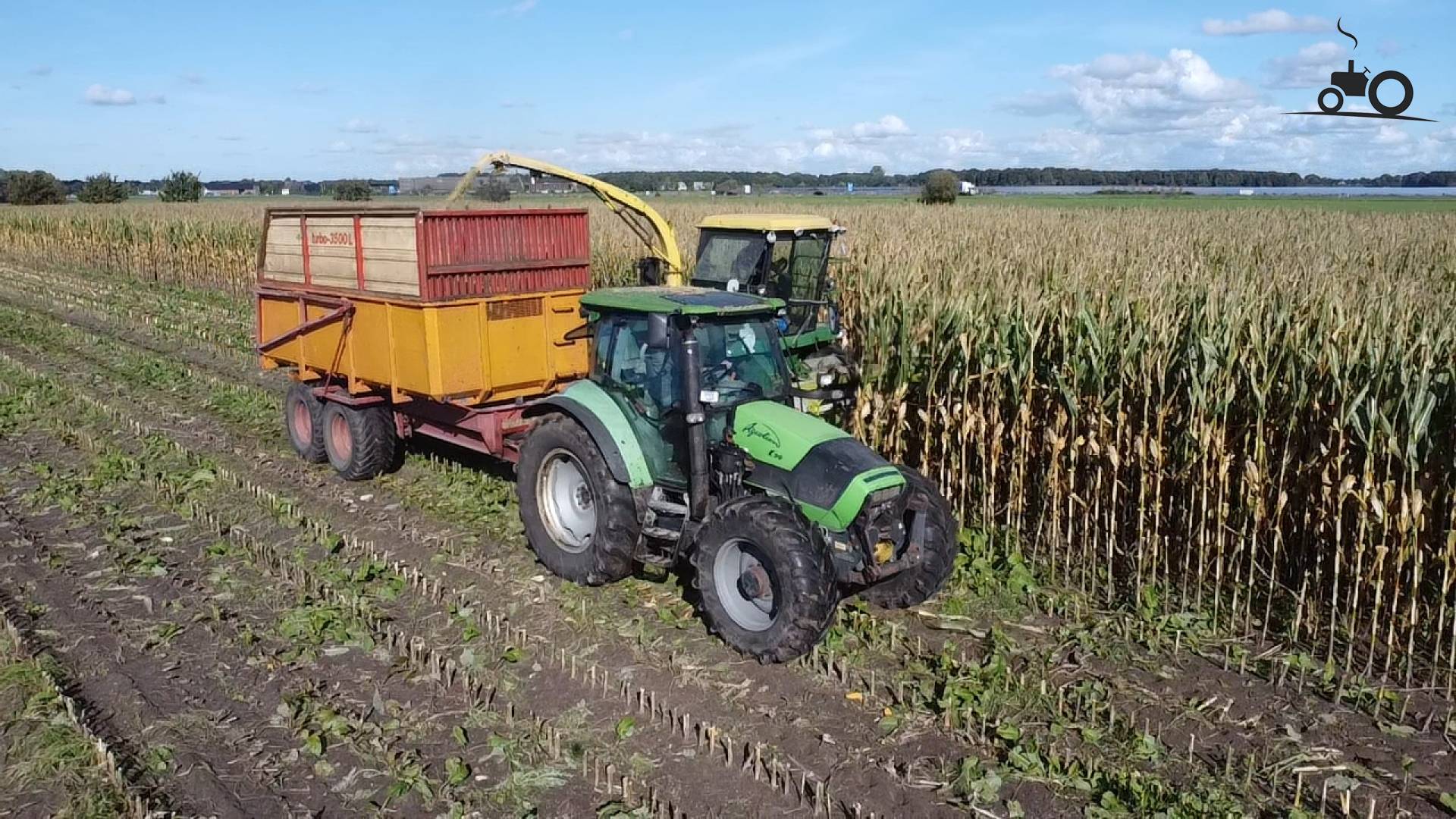Deutz-Fahr Agrotron K 90 en Miedema Kipper