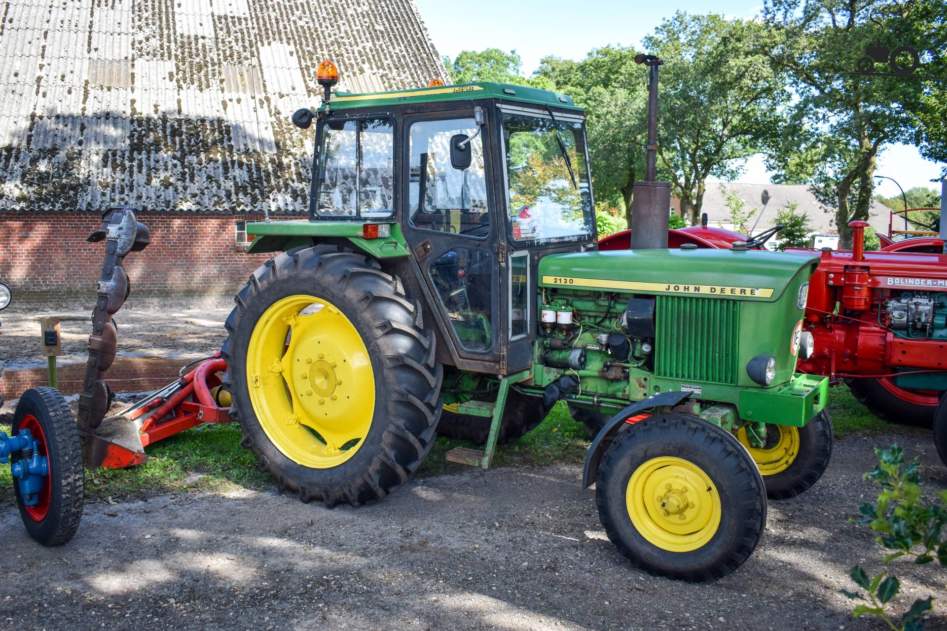 John Deere 2130