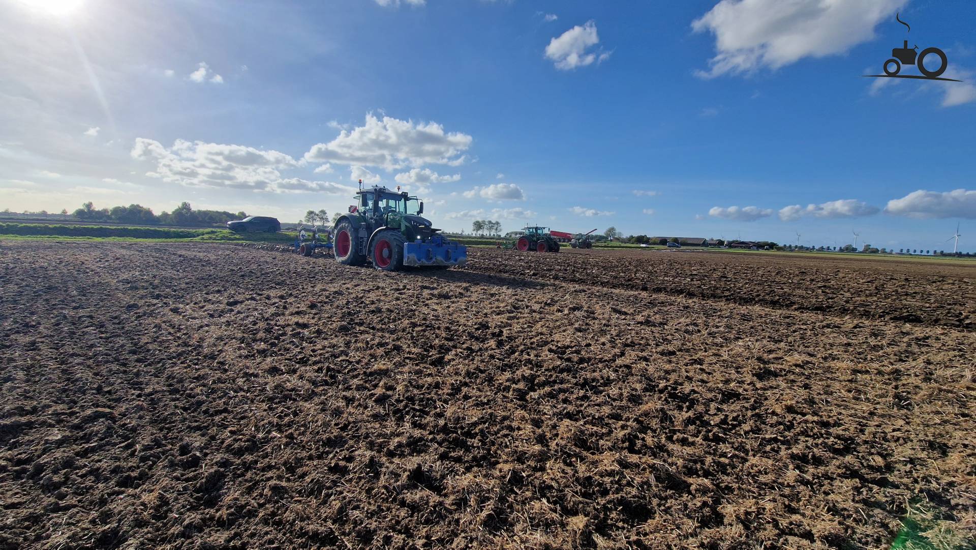 Fendt 942 tractor aan het ploegen