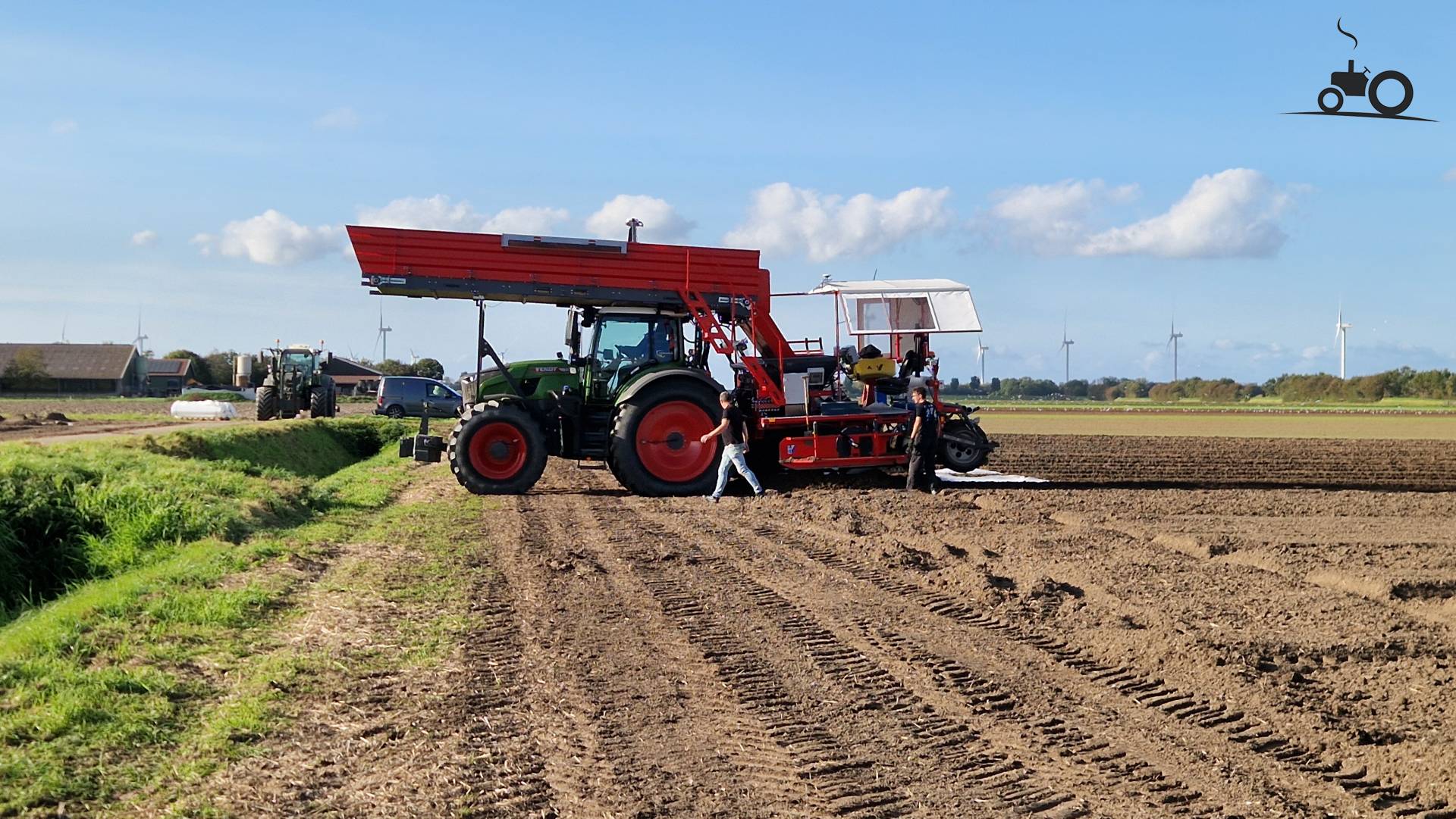 Fendt 728 tractor met tulpenpotmachine