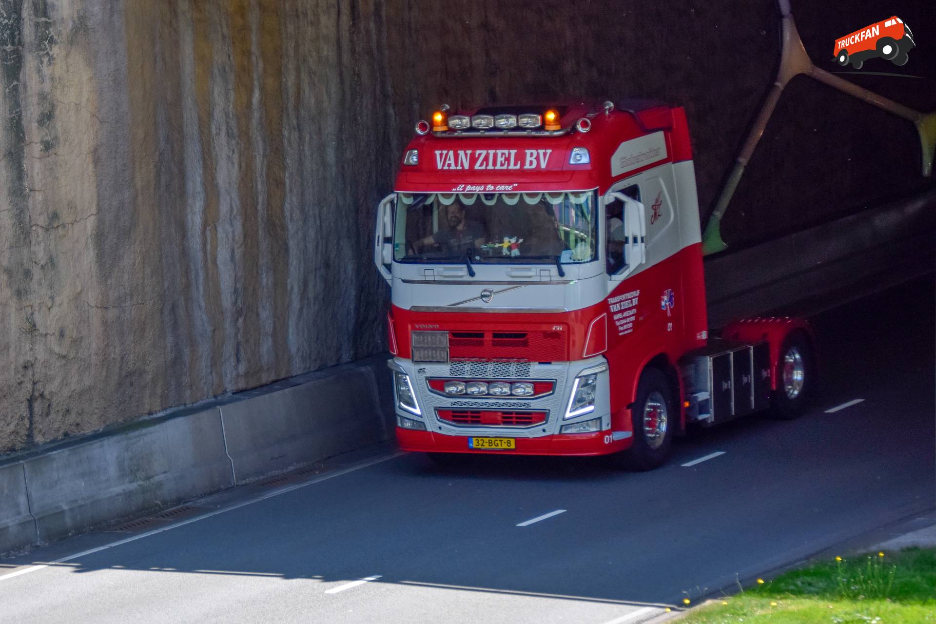 Volvo FH4 Van Ziel B.V. Kapel-Avezaath