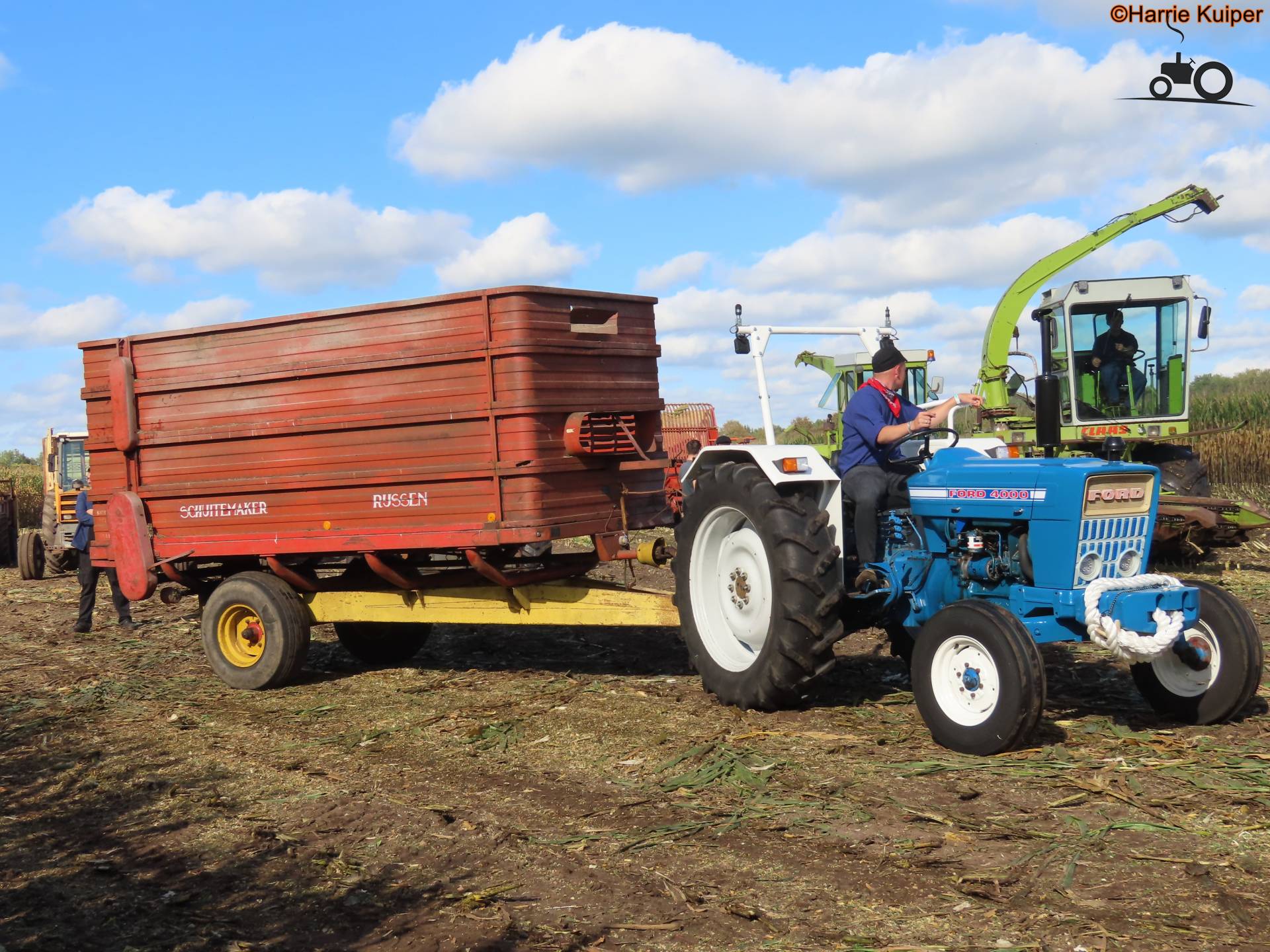 Ford 4000 tractor bij Oldtimer maishakselen Dalen
