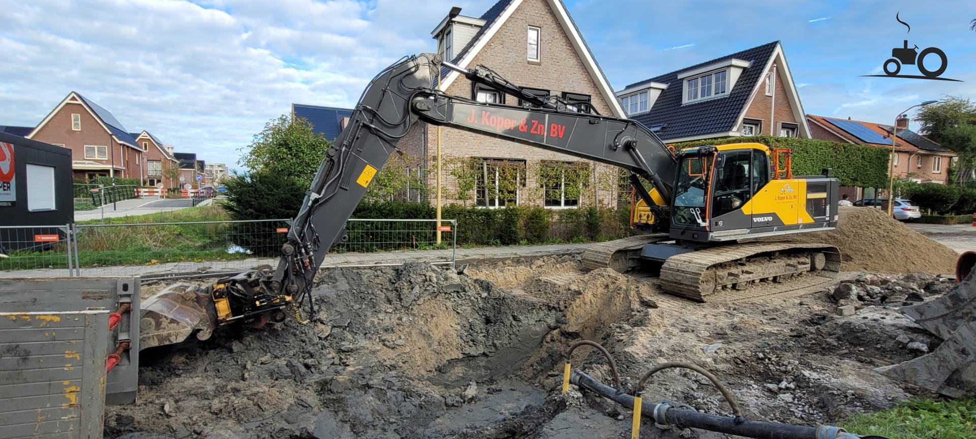 Volvo EC 220 E graafmachine