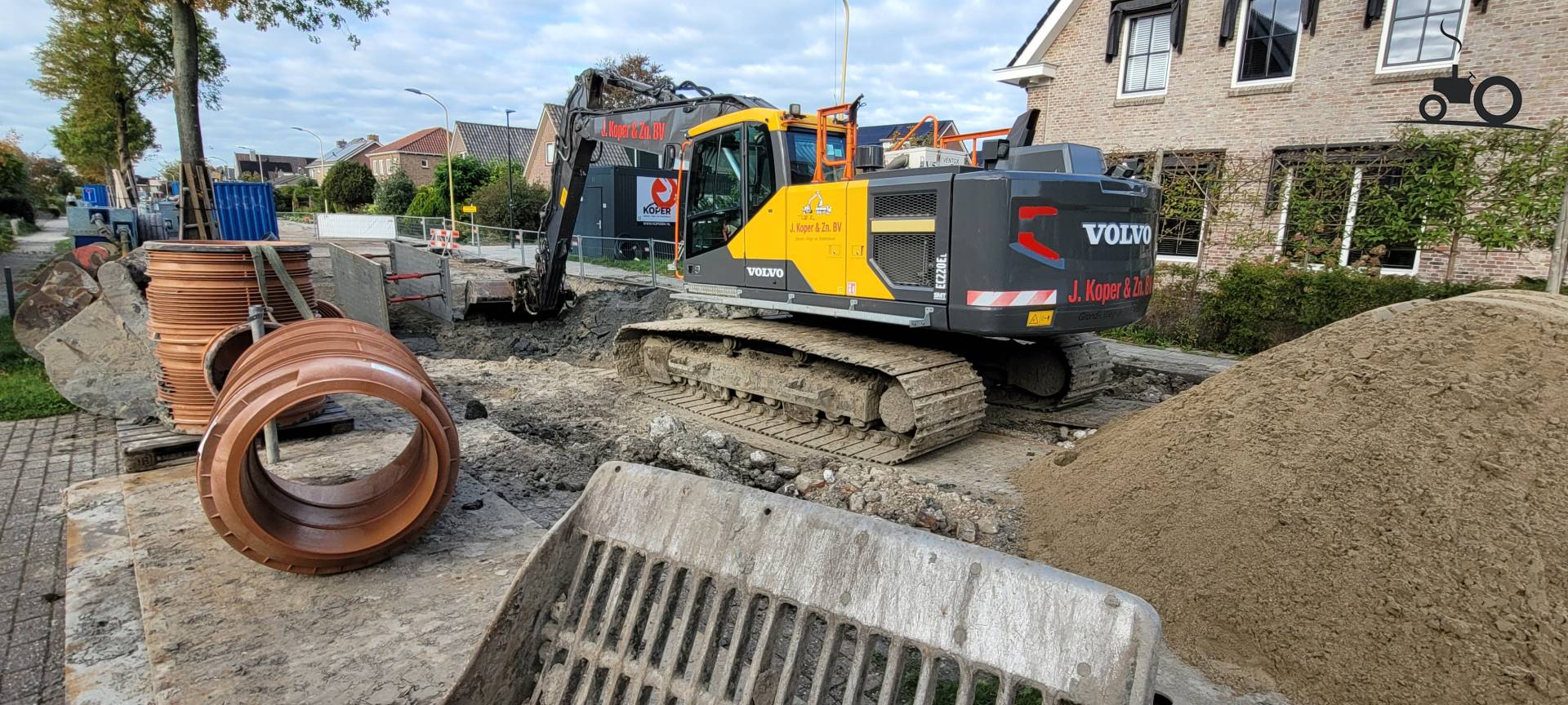 Volvo EC220E graafmachine in Blokker