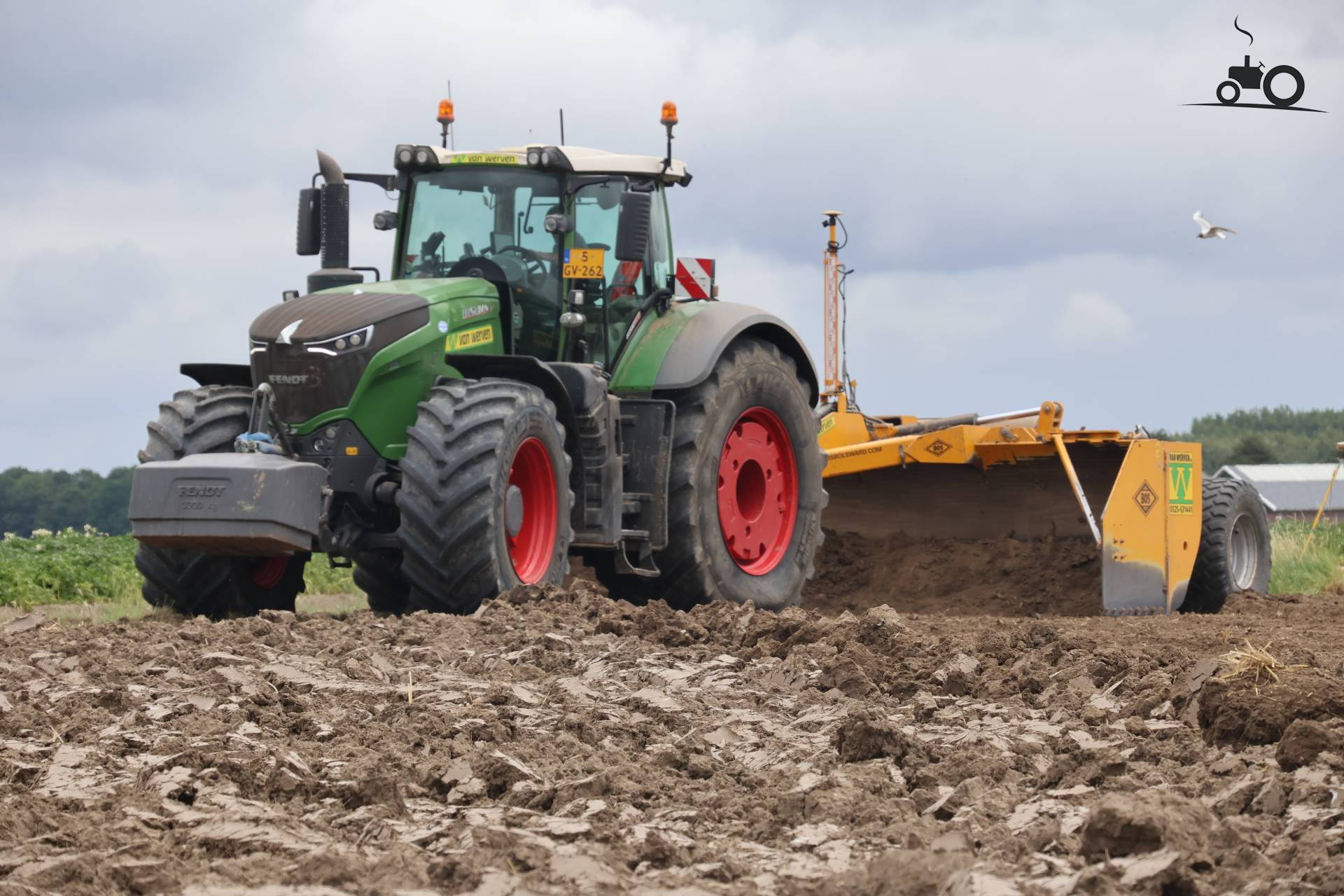 Van Werven met Fendt 1050 op droge klei