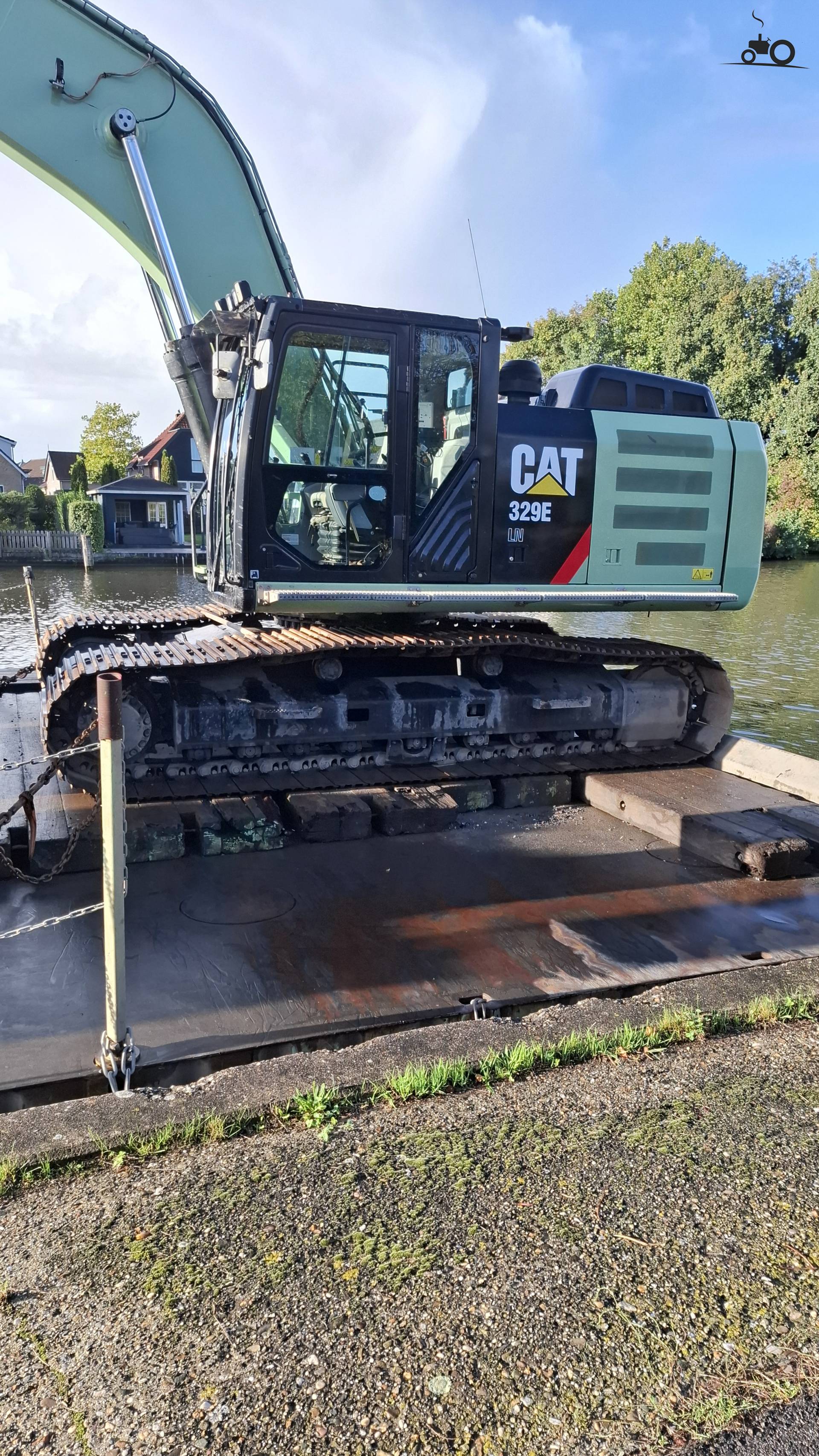 Cat 329 van Heer Weg en Water in Leiderdorp