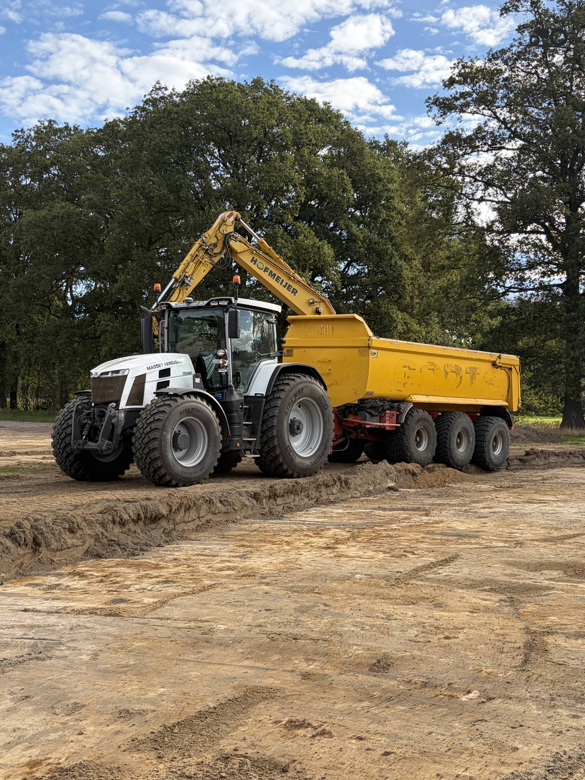 Massey Ferguson 305 met AJK 3 Asser op Dumperen