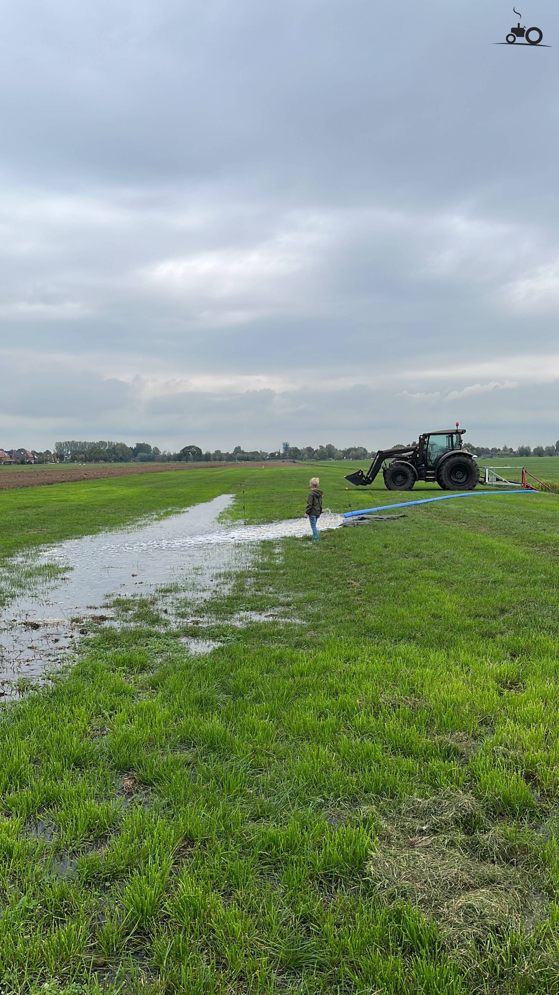 Grasland bevloeien met Valtra G115