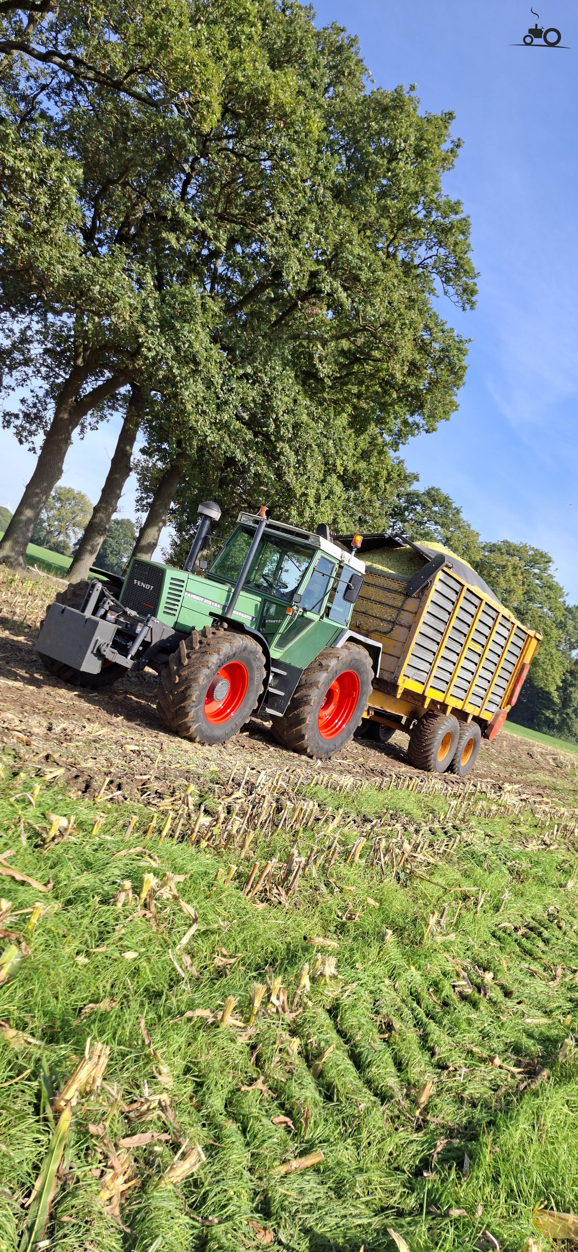 Fendt 612 in de mais