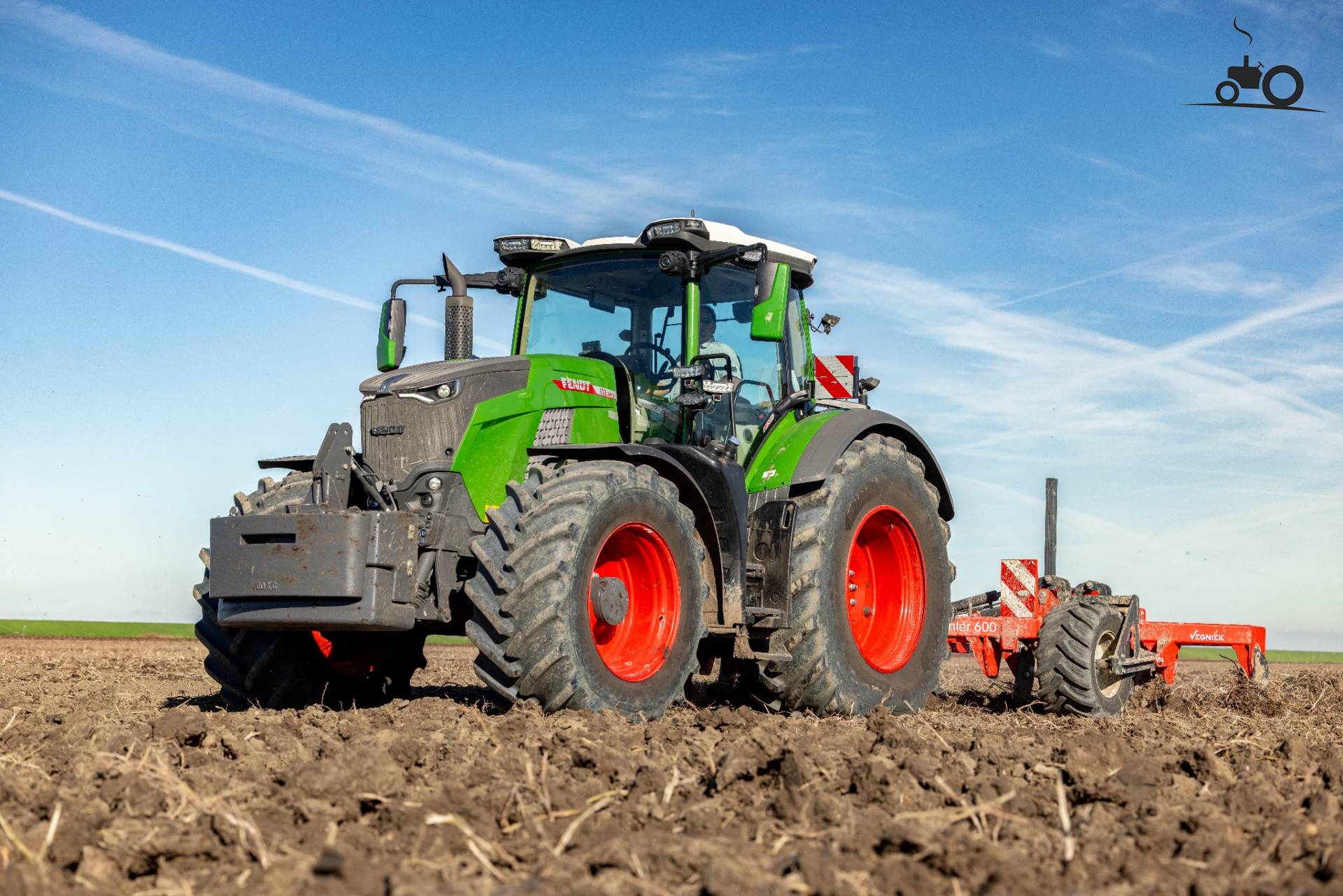 Fendt 832 en Vegniek diepwoeler op aardappelland