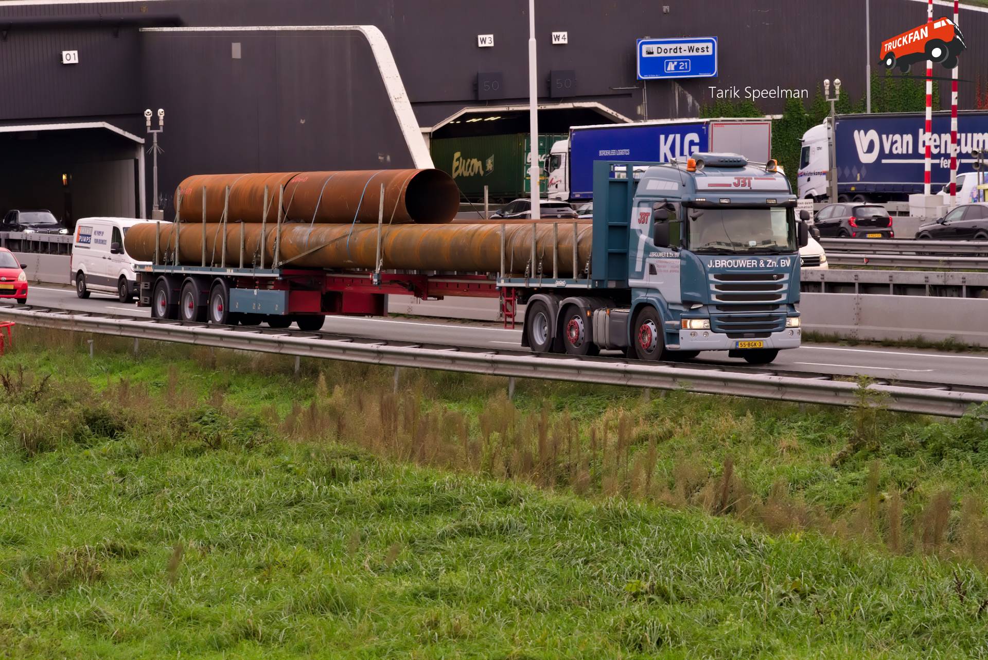 Scania R450 vrachtwagen 55-BGK-3 op A16