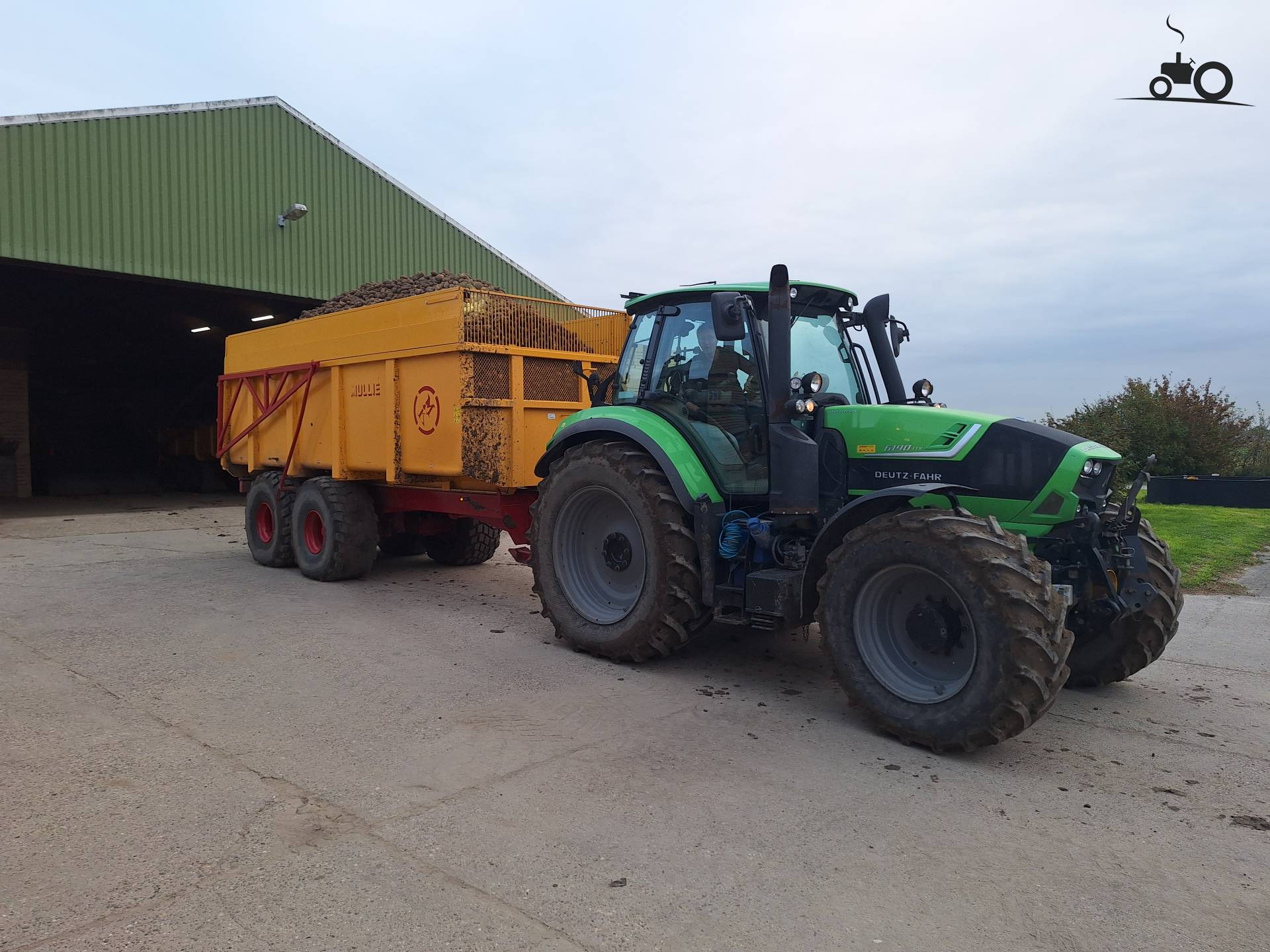 Deutz-Fahr Agrotron 6190 TTV met Mullié T-14 en frietaardappelen