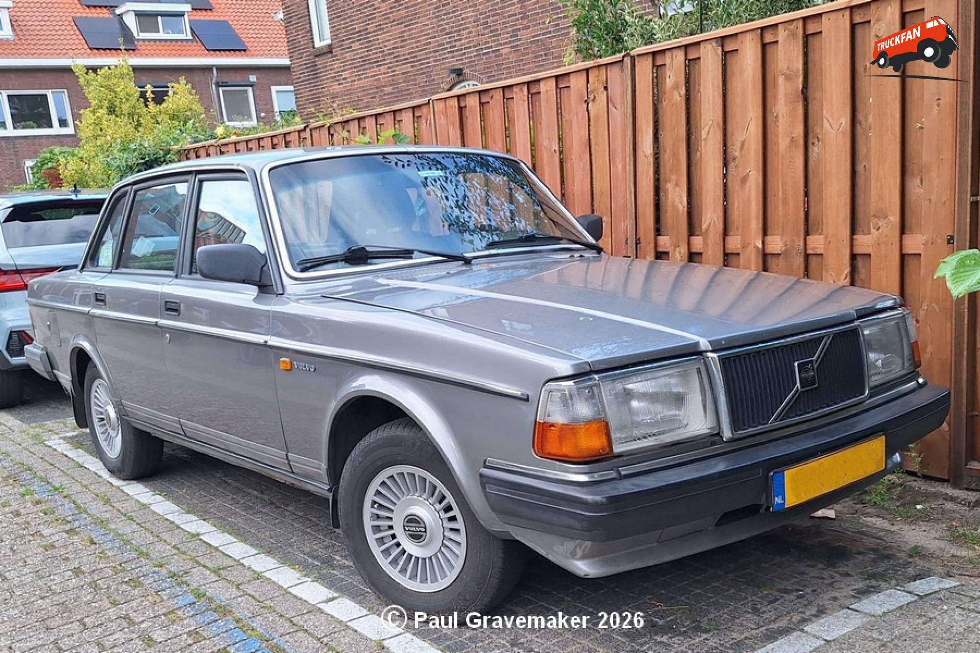Volvo 240 GL personenauto in Duivendrecht
