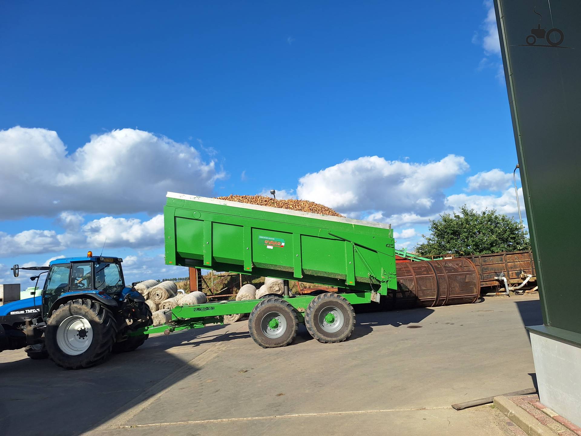 New-Holland TM135 met Vaia 16-tonner