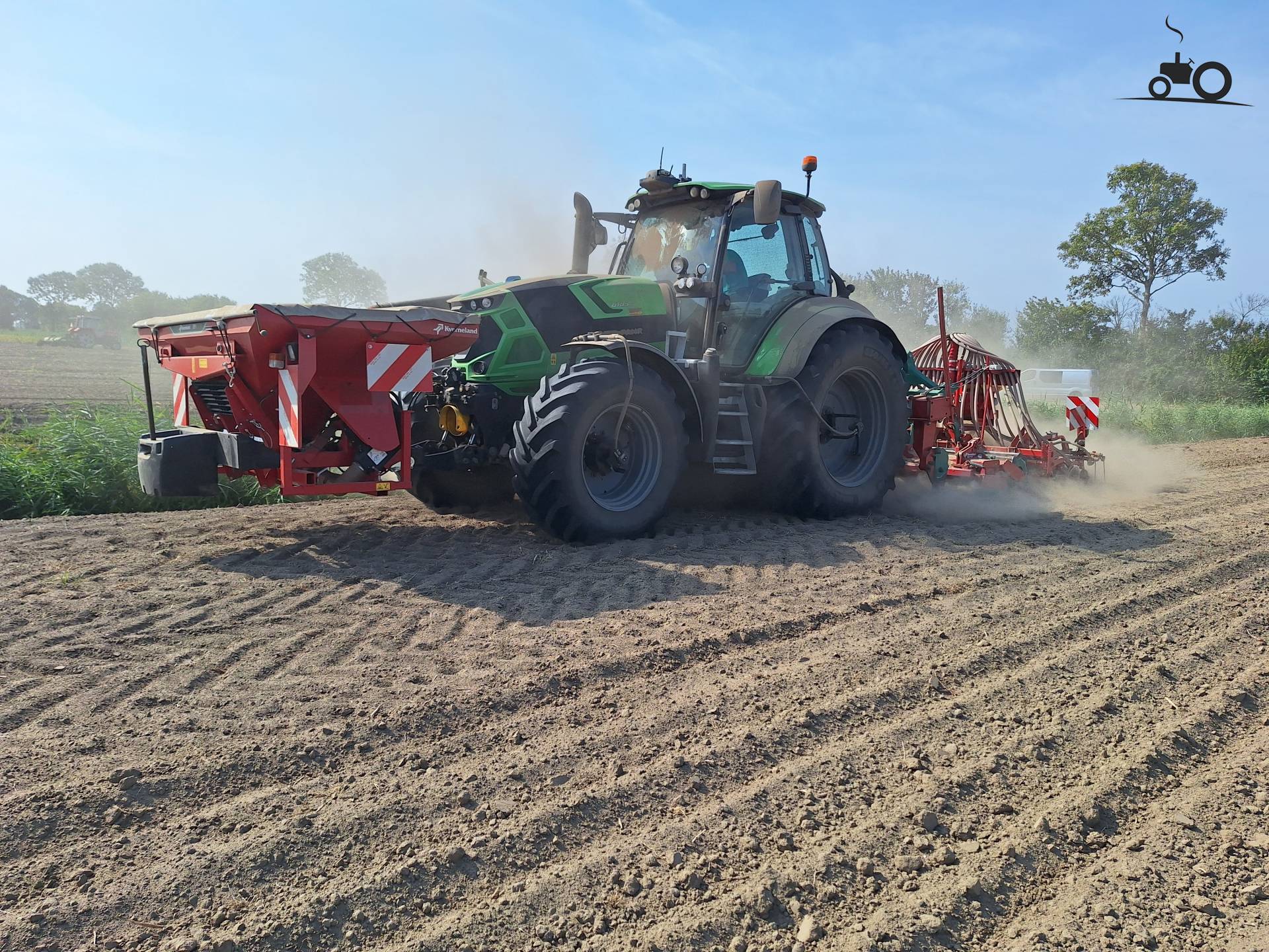 Deutz-Fahr Agrotron 6185 TTV met Kvereland en APV machines