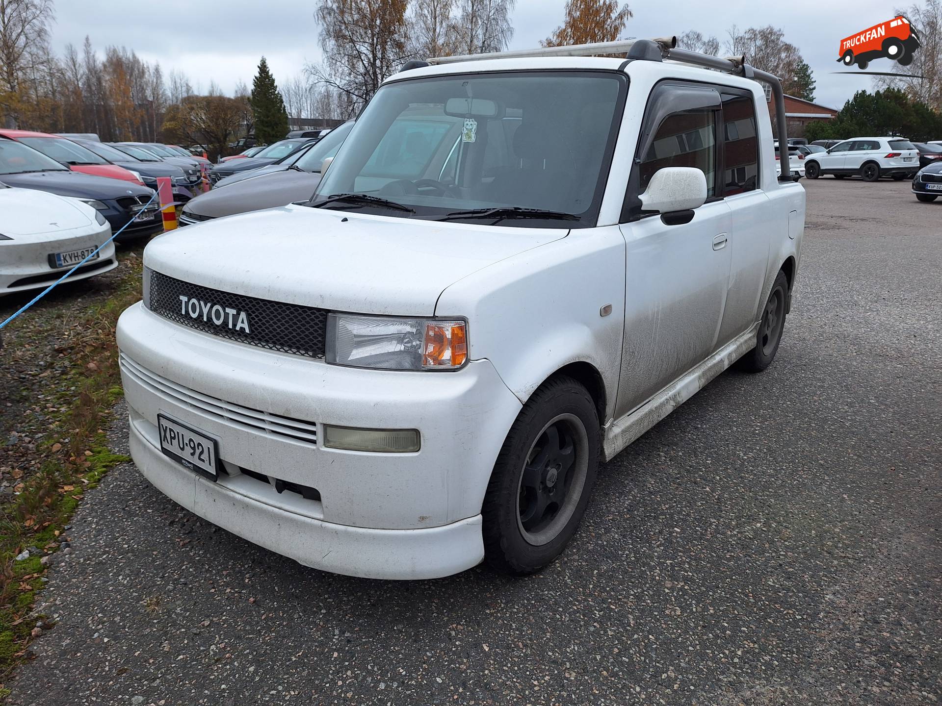 Toyota Bb Open Deck op parkeerplaats