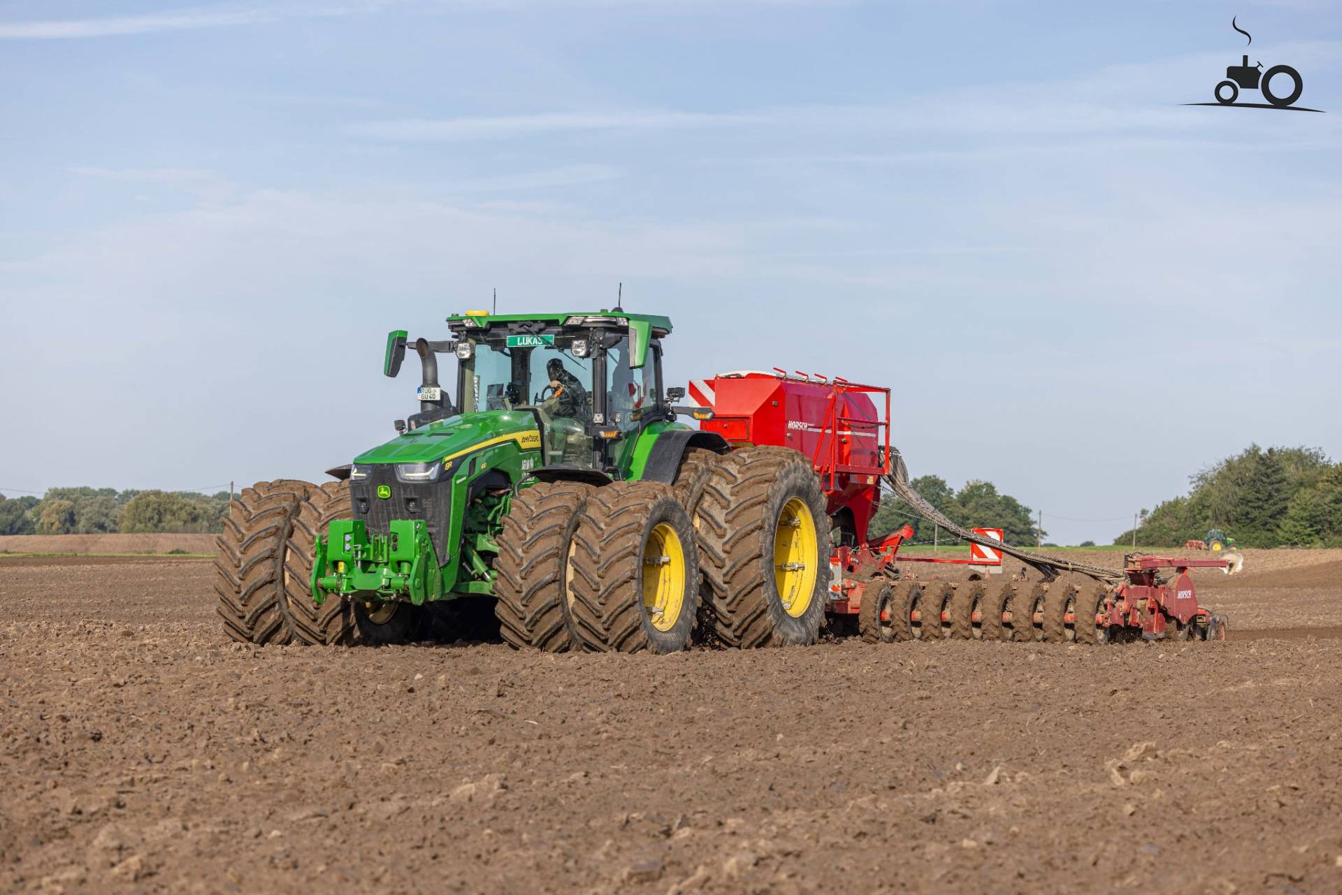 John Deere 8R410 met dubbele wielen zaait tarwe met Horsch Pronto
