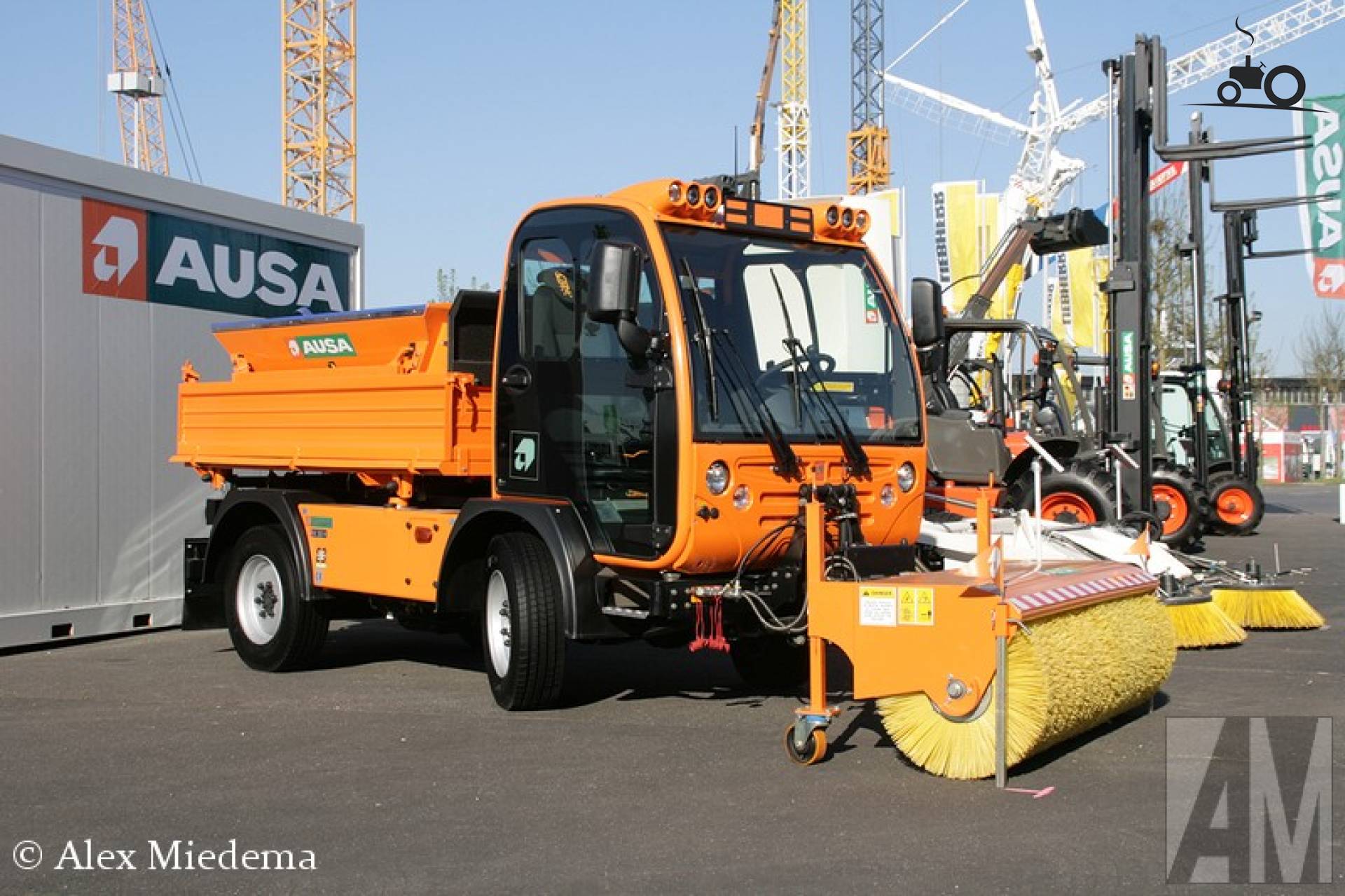 Ausa M350H Fanclub - Specificaties, Foto's, Reviews & Forum