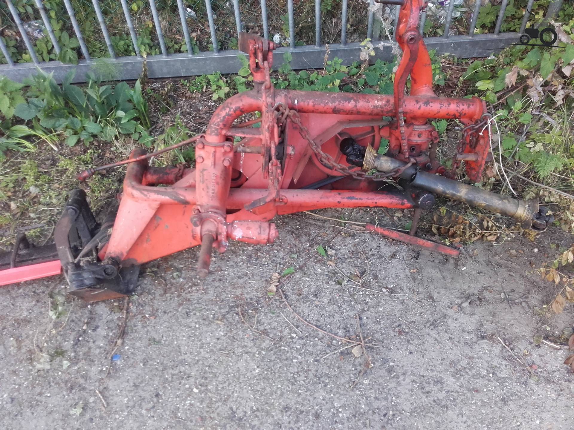 Busatis - TractorFan