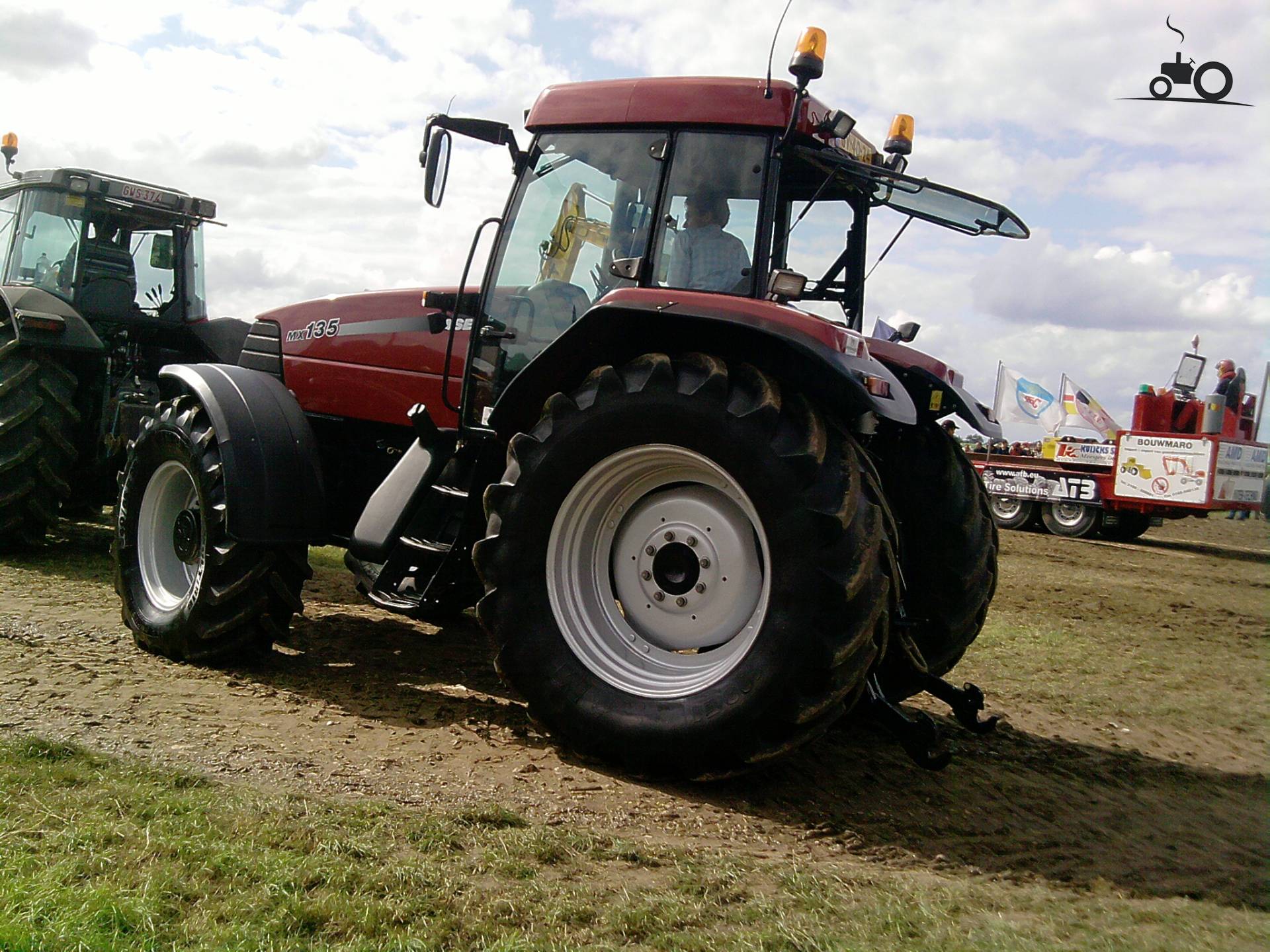 Foto Case MX 135 317019