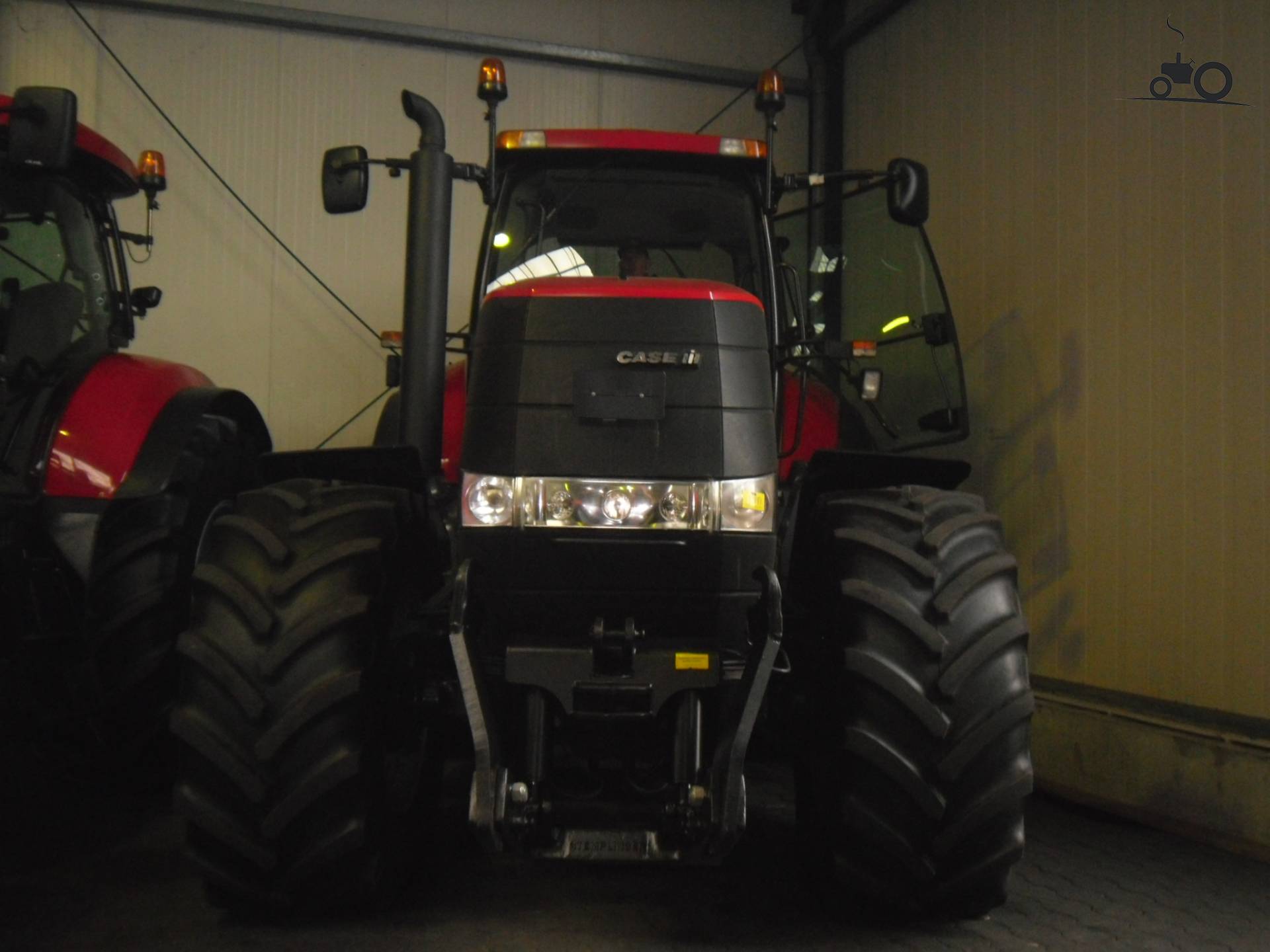 Case Magnum 225 Fanclub - Specificaties, Foto's, Reviews & Forum