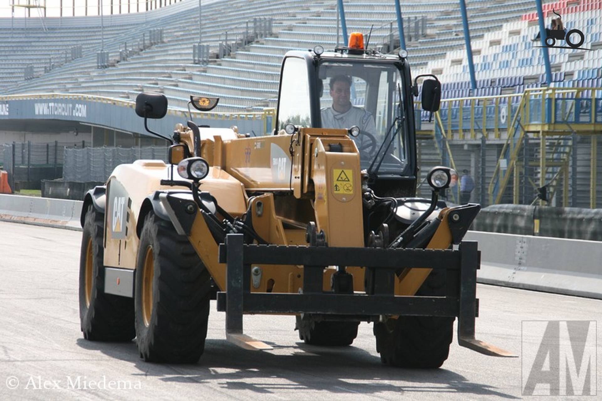 Cat TH414 Specifications - Full Technical Data