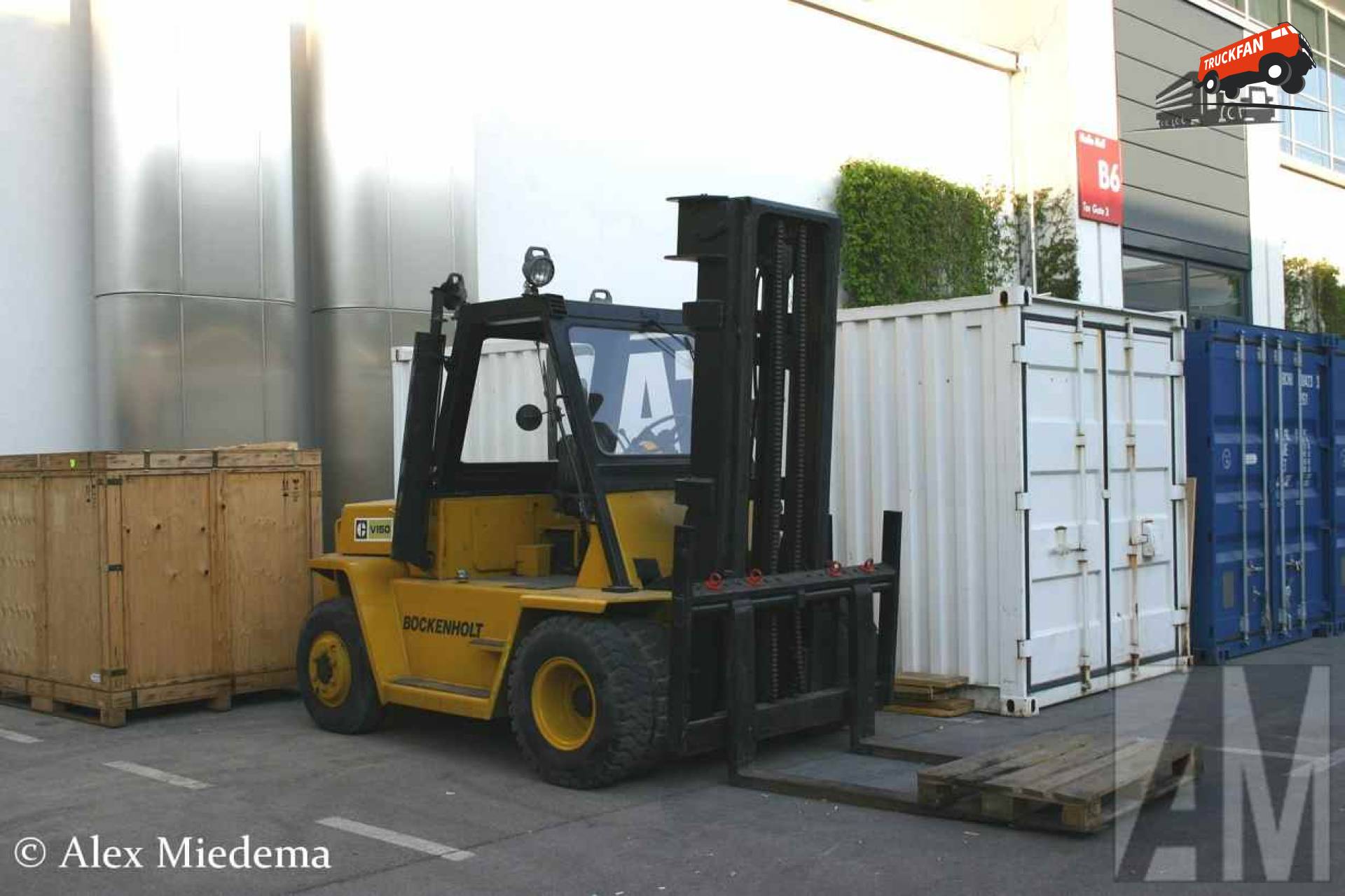 Caterpillar V150 Fanclub - Specificaties, Foto's, Reviews & Forum