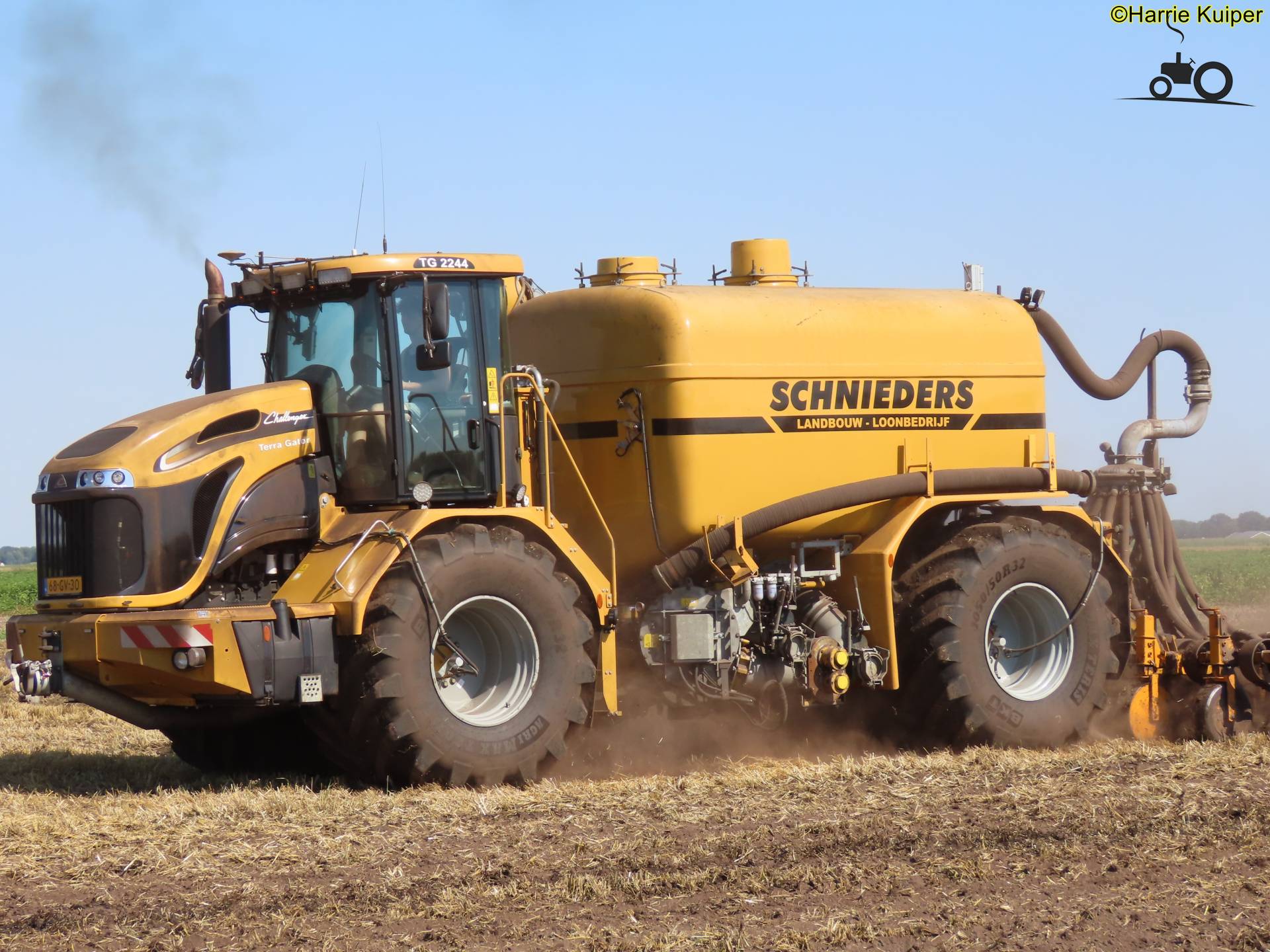 Challenger Terra Gator 2244 - United Kingdom - Tractor picture #1372900