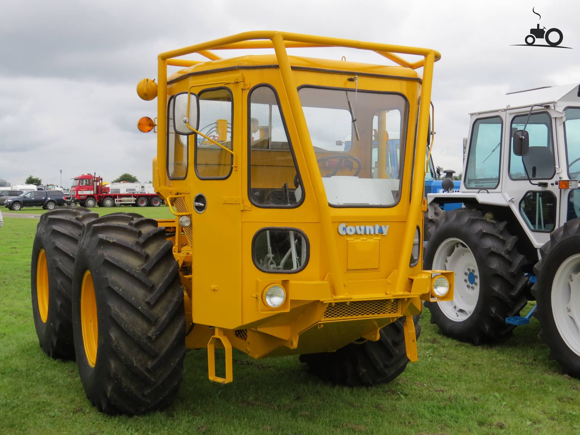 Foto County 1004 Forward Control 855423