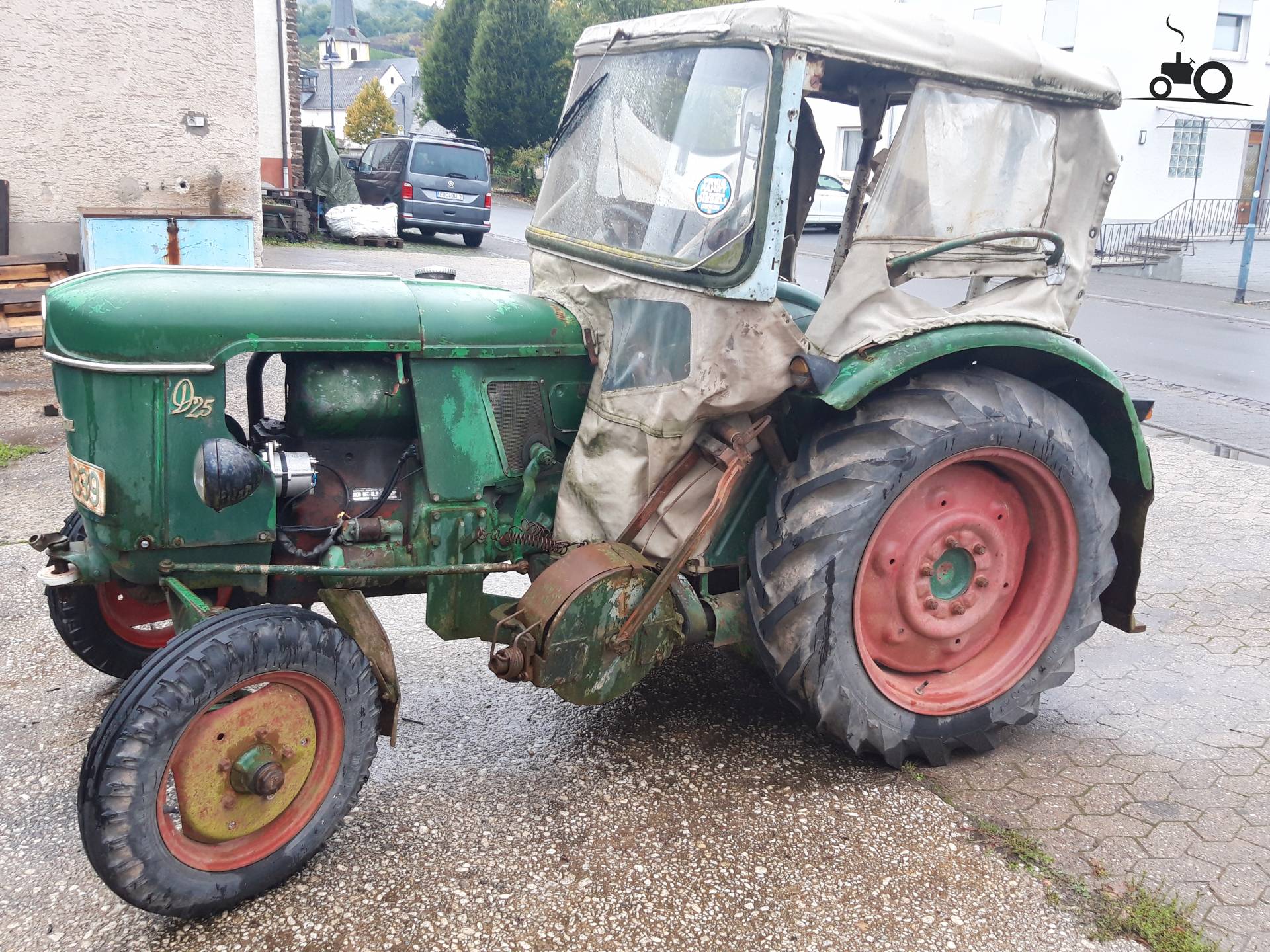Deutz D25 met wijnbouwlier