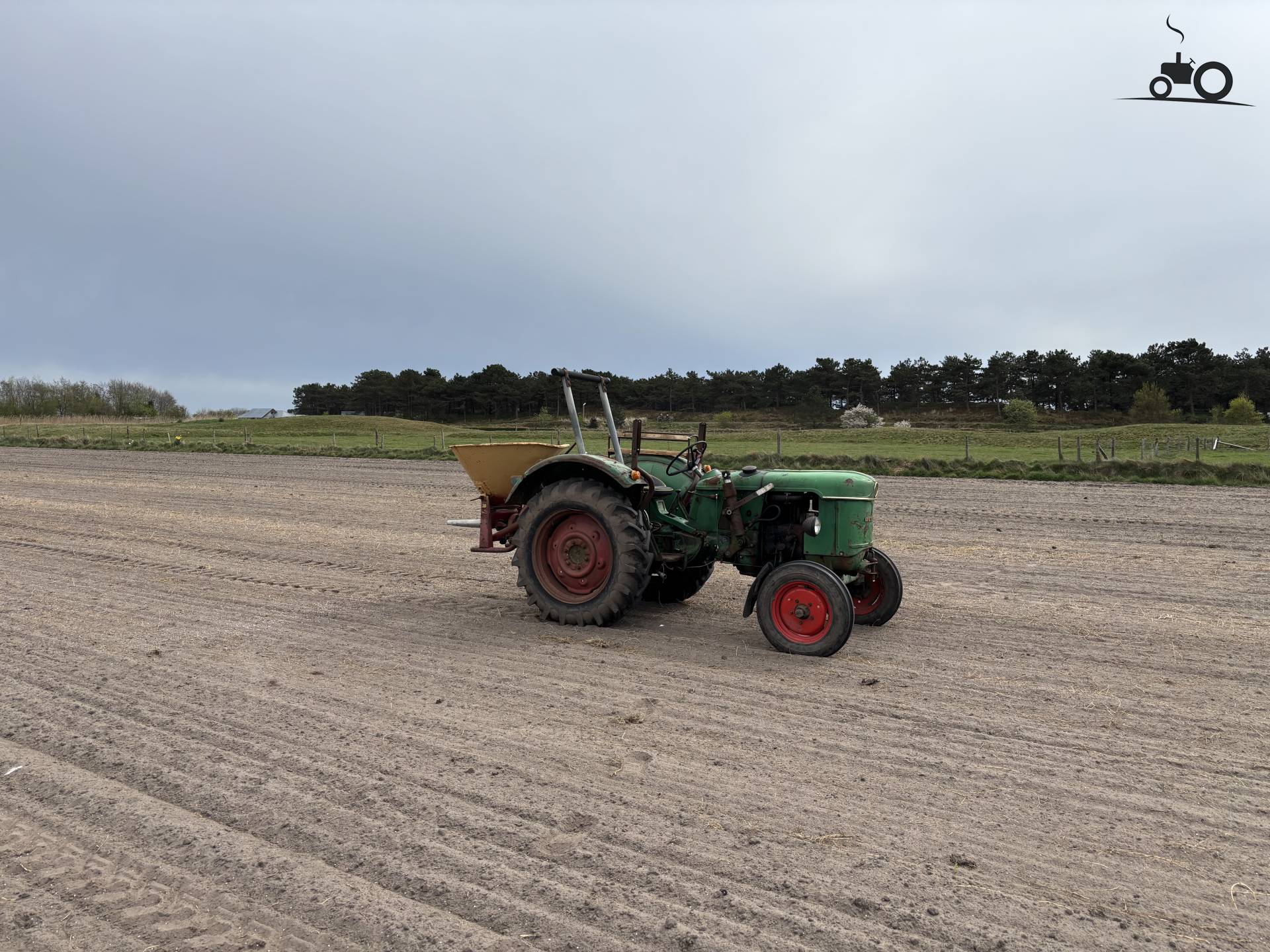Deutz D30S mit Vicon Pendelstreuer