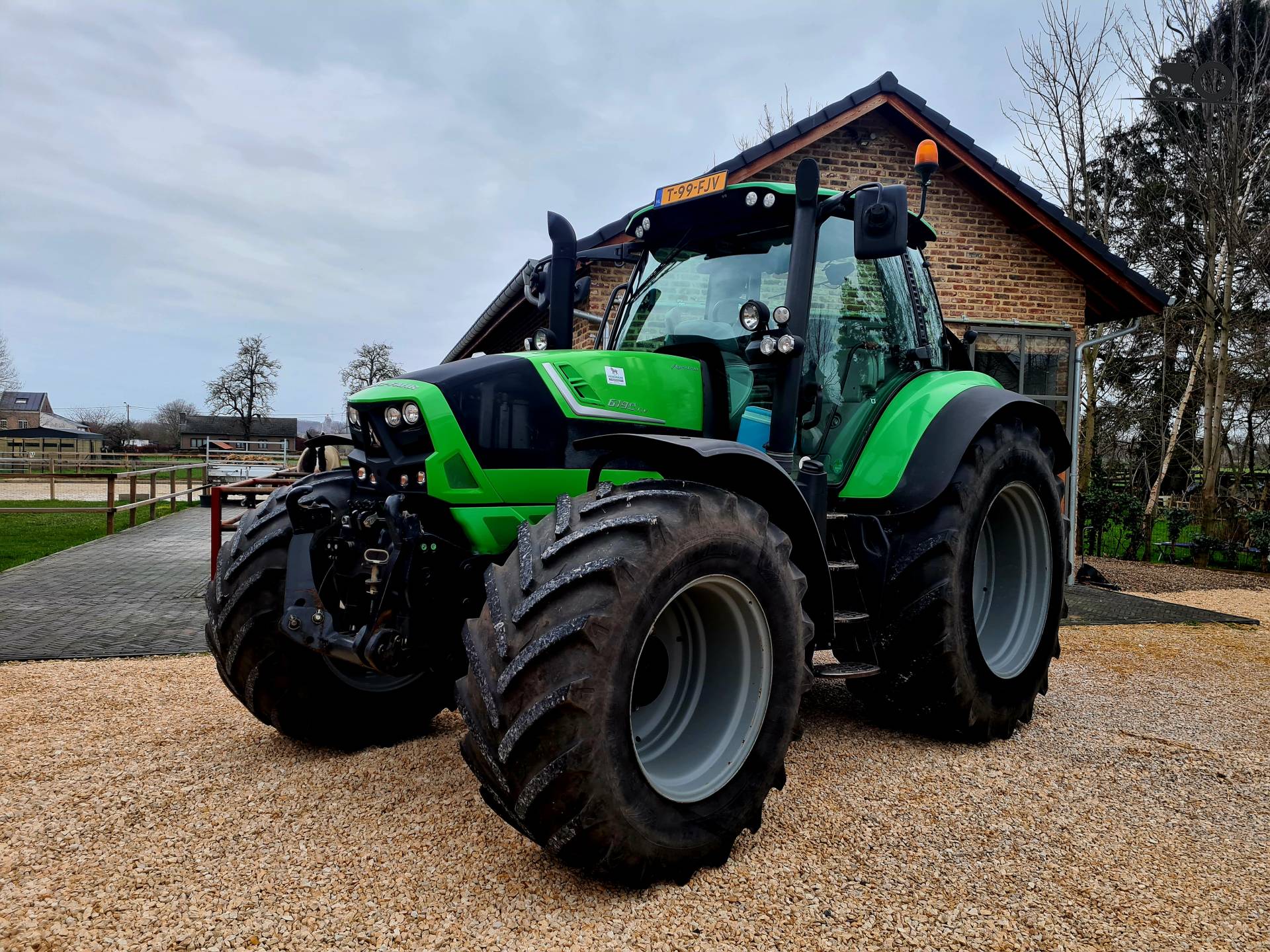 Deutz 6190 Ttv | Deutz 6150 : Nouvelle série 6: plus forte et plus ...