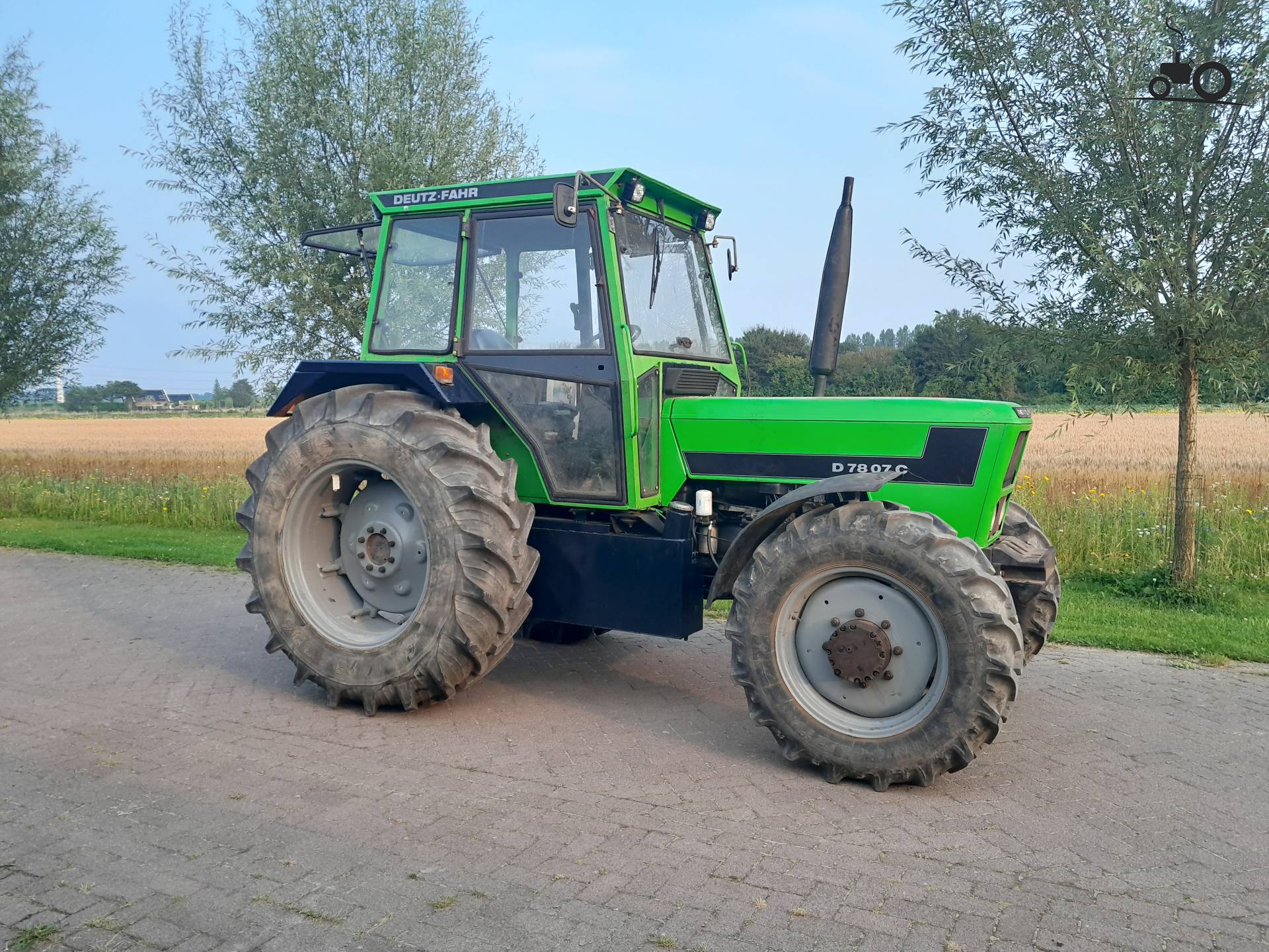 Deutz-Fahr D 7807 C Fanclub - Technische Daten, Fotos, Bewertungen & Forum