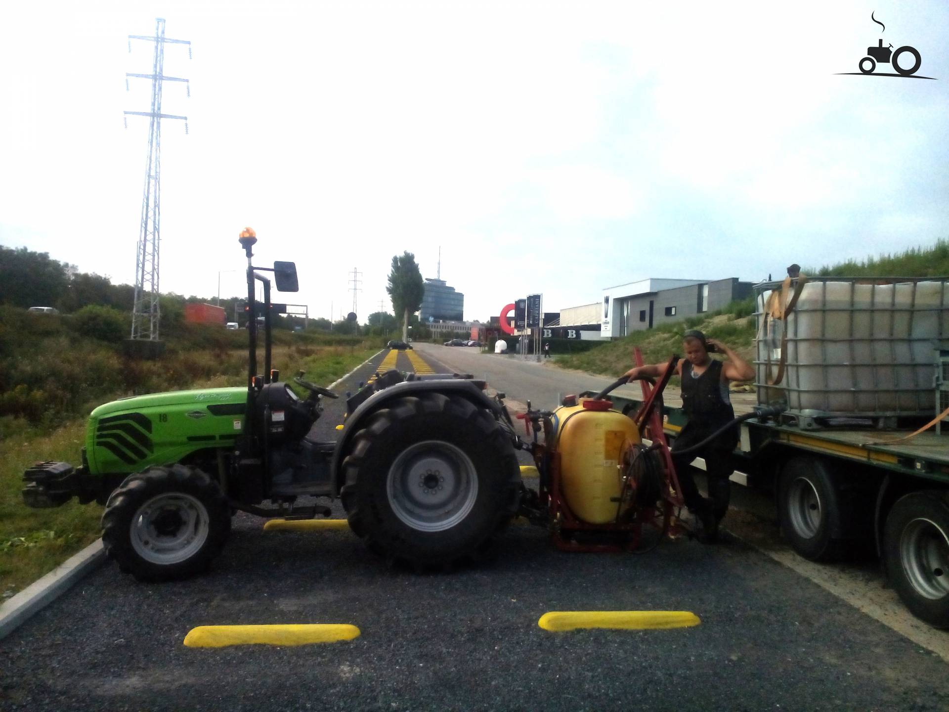 Foto Deutz Fahr Agrocompact F Van Cools Tuinaanleg