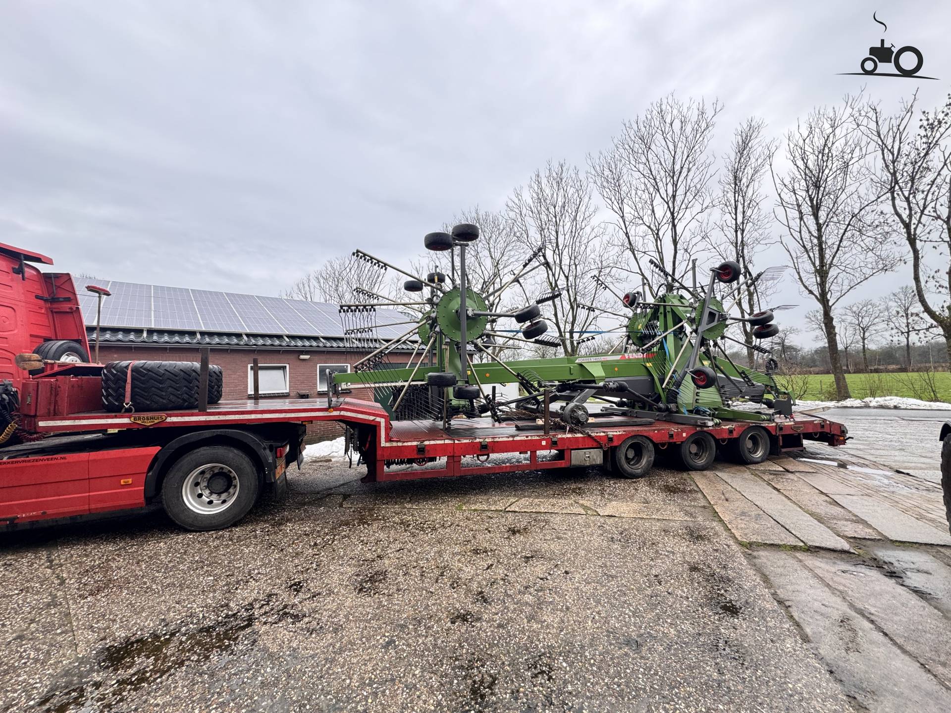 Fendt Former 14055 Pro on challenging semi-transport