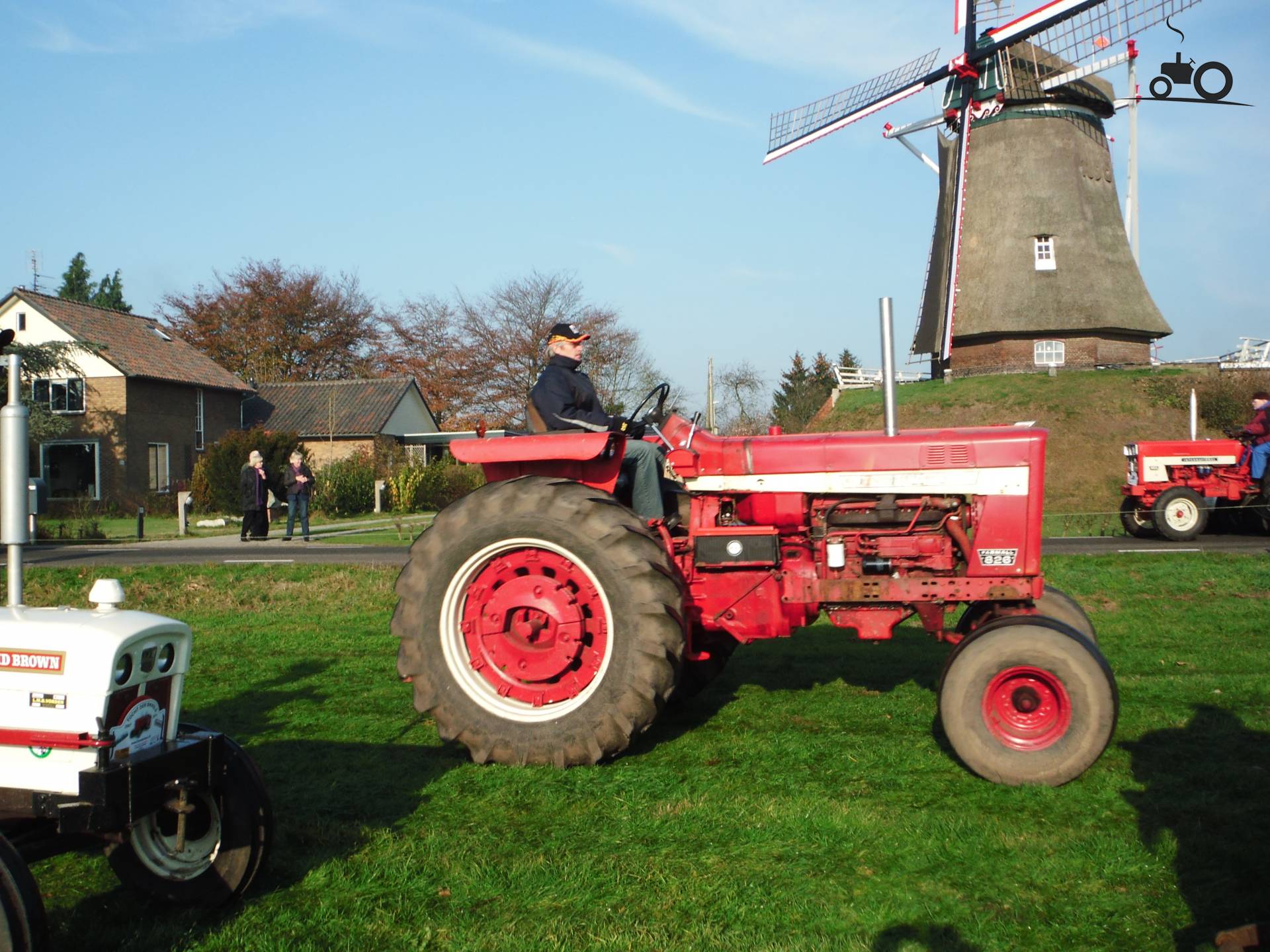 Does Farmall Still Make Tractors