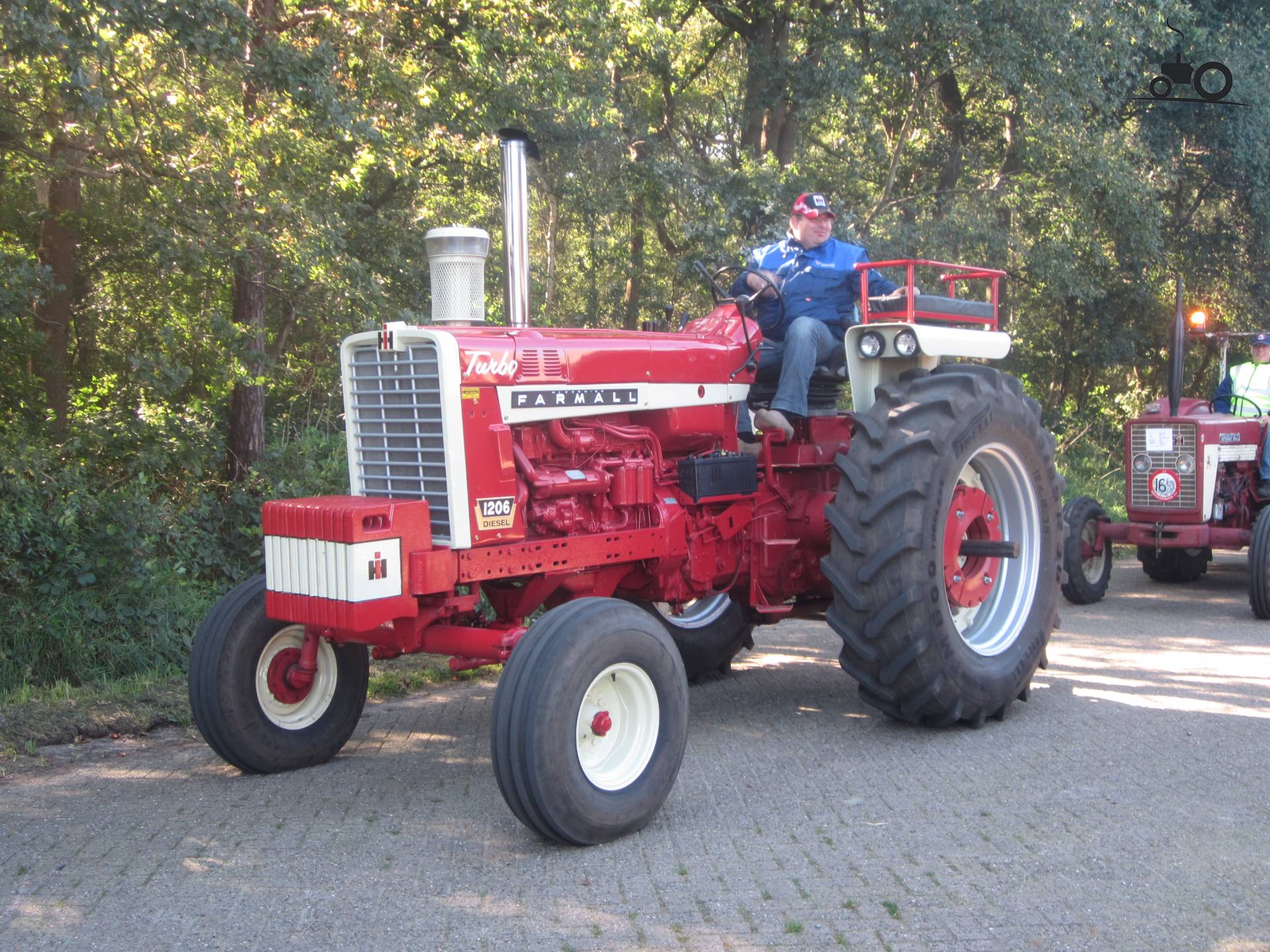 foto-farmall-1206-795406